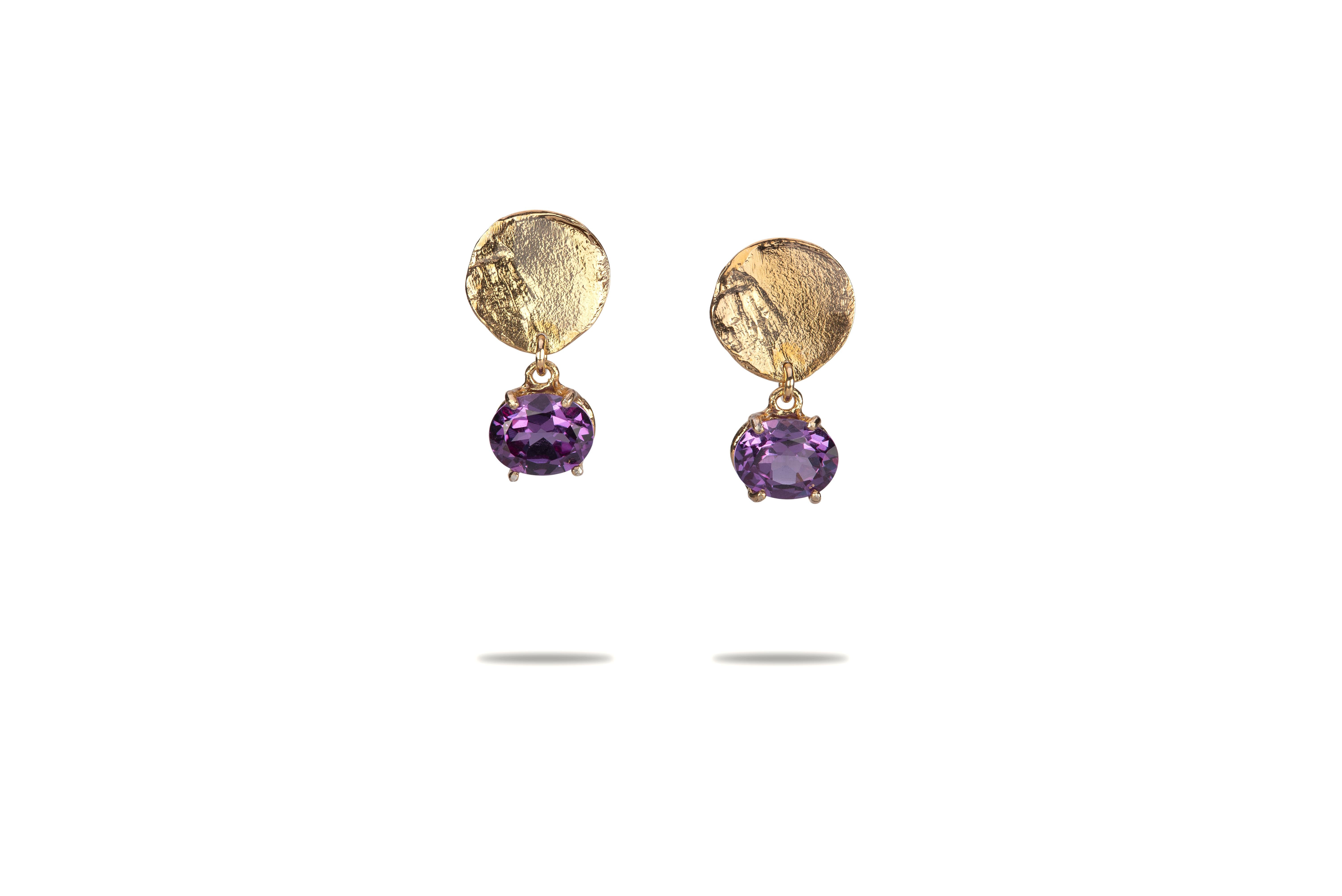 Handcrafted 18 Karat Yellow Gold Amethyst Design Dangle Earrings  For Sale 3