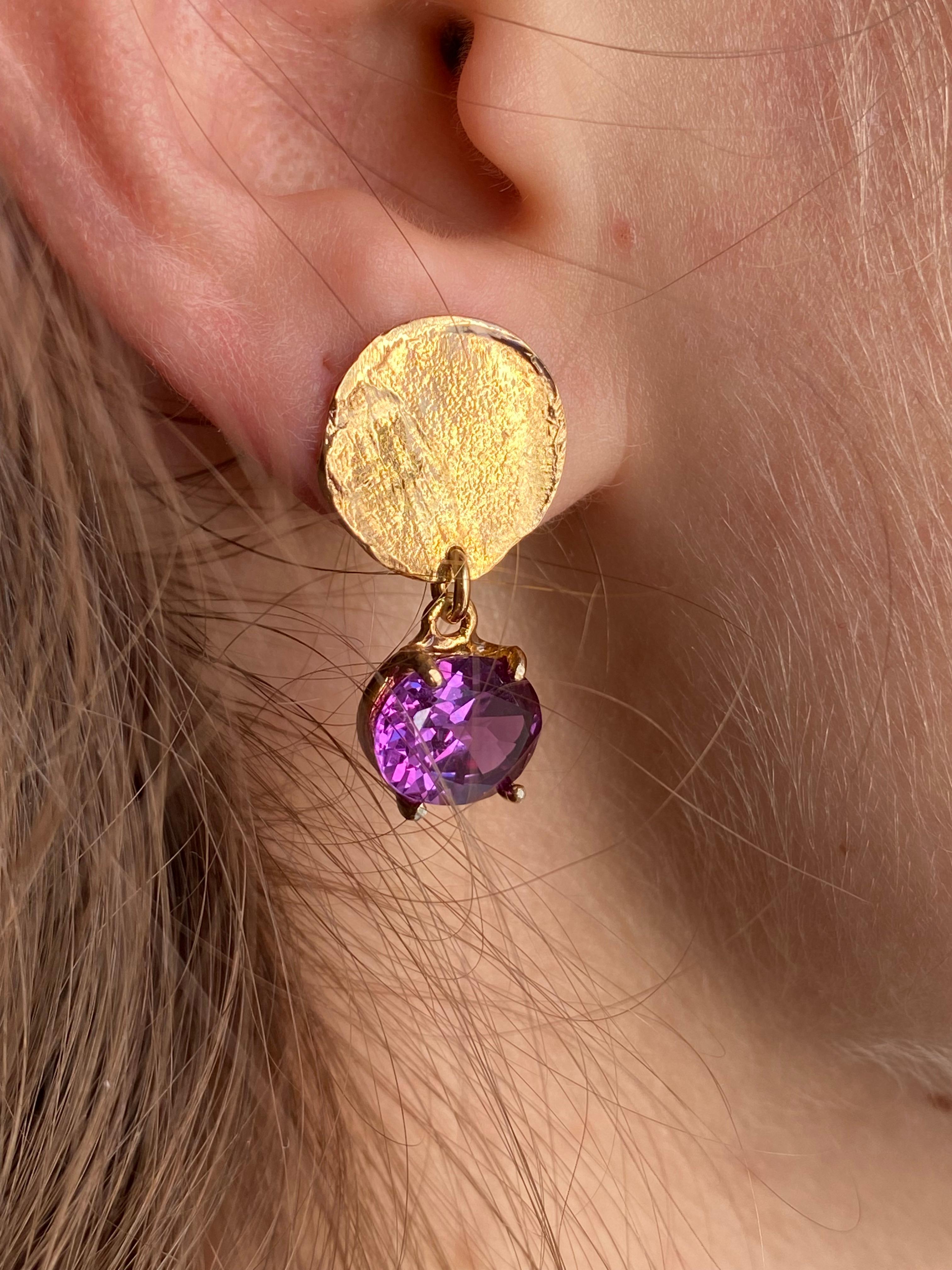  Rossella Ugolini design collection, contemporary jewels.  Handcrafted Earrings in 18 Karat Yellow Gold and Purple Amethyst . Oval cut Amethyst dangle earrings that reflect a Modern style Handcrafted in 18 Karat Yellow Gold and embellished with a