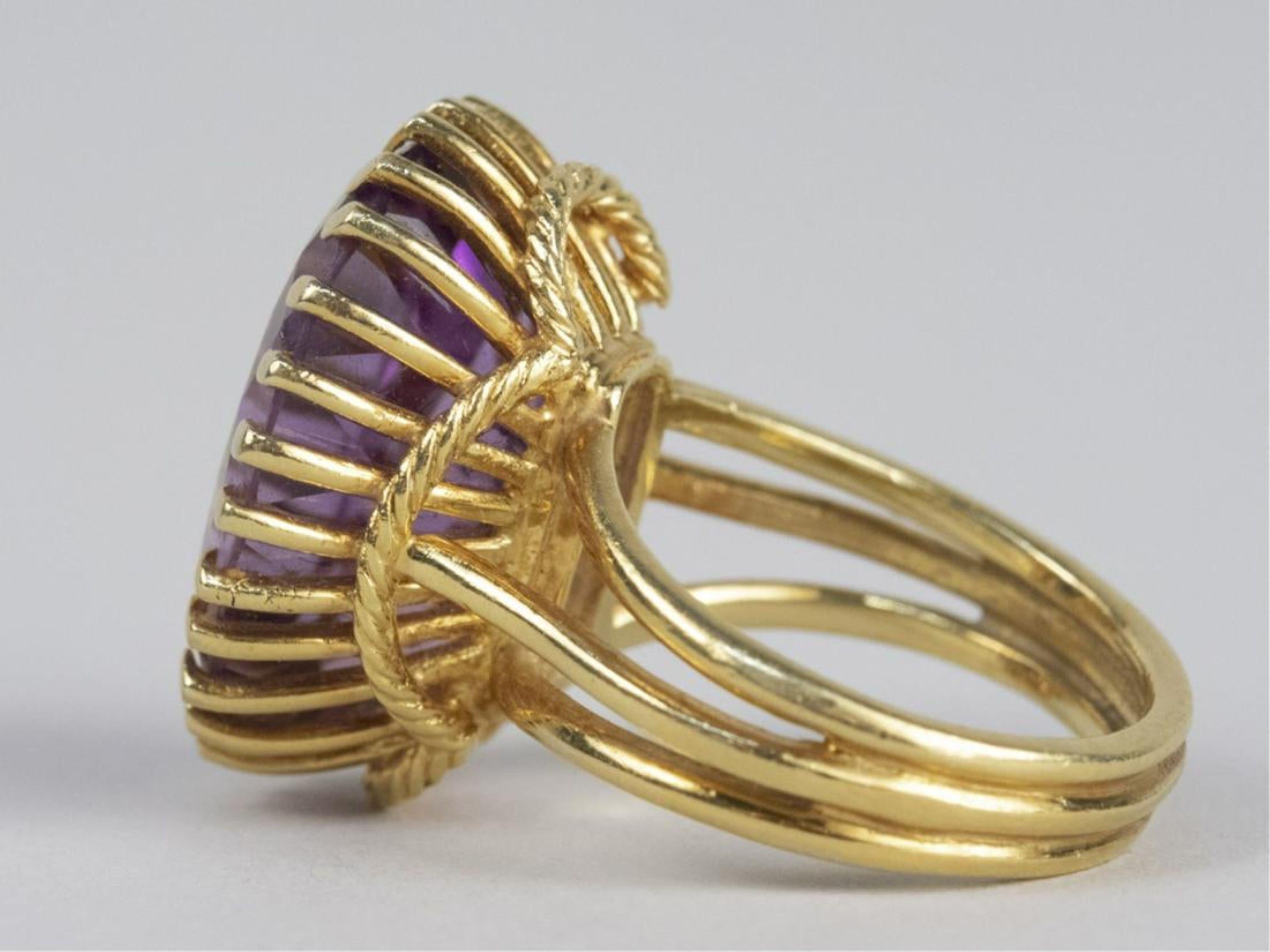 18 Karat Yellow Gold Amethyst Fashion Ring In Good Condition For Sale In Westfield, NJ