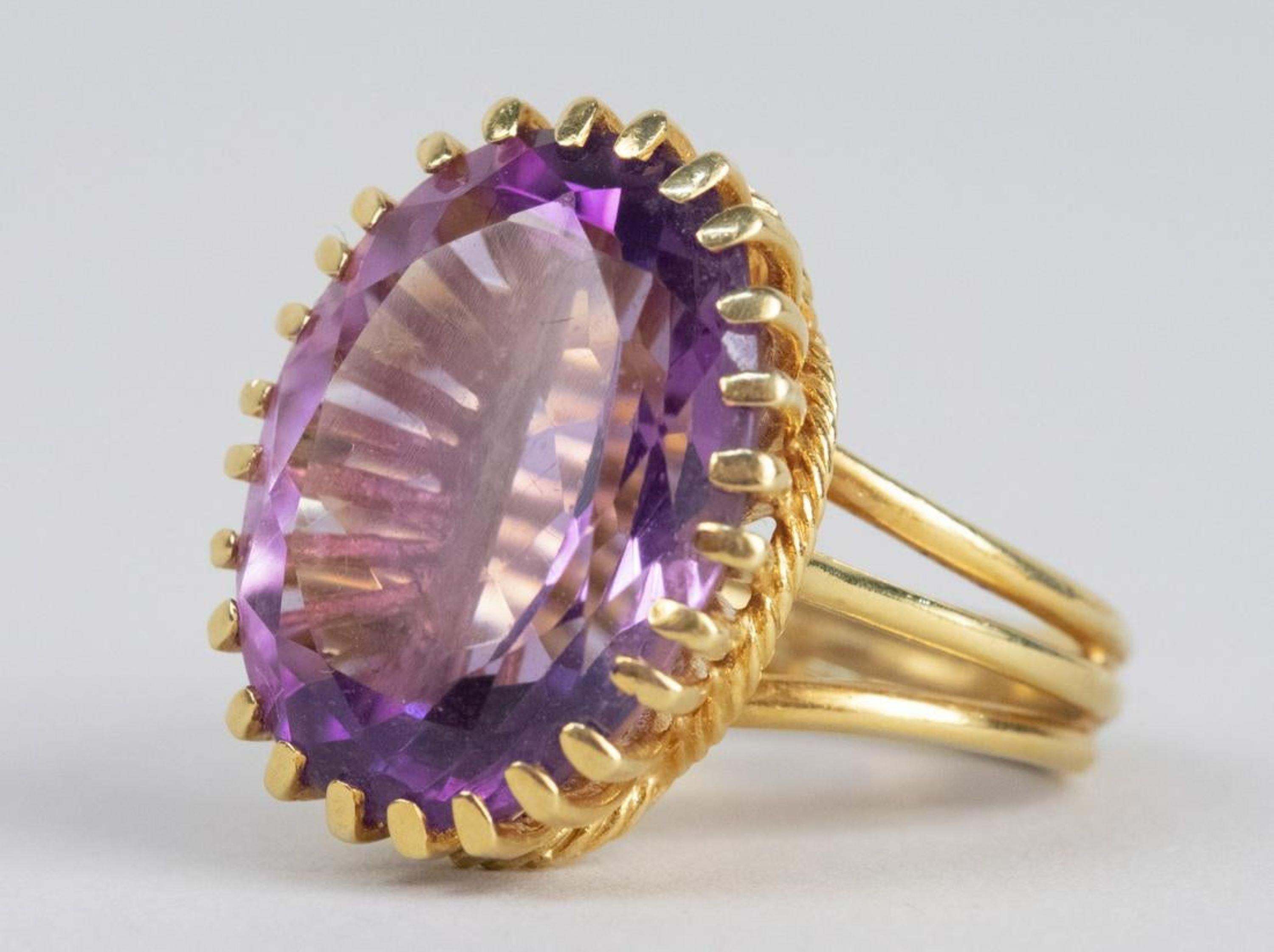 Women's 18 Karat Yellow Gold Amethyst Fashion Ring For Sale