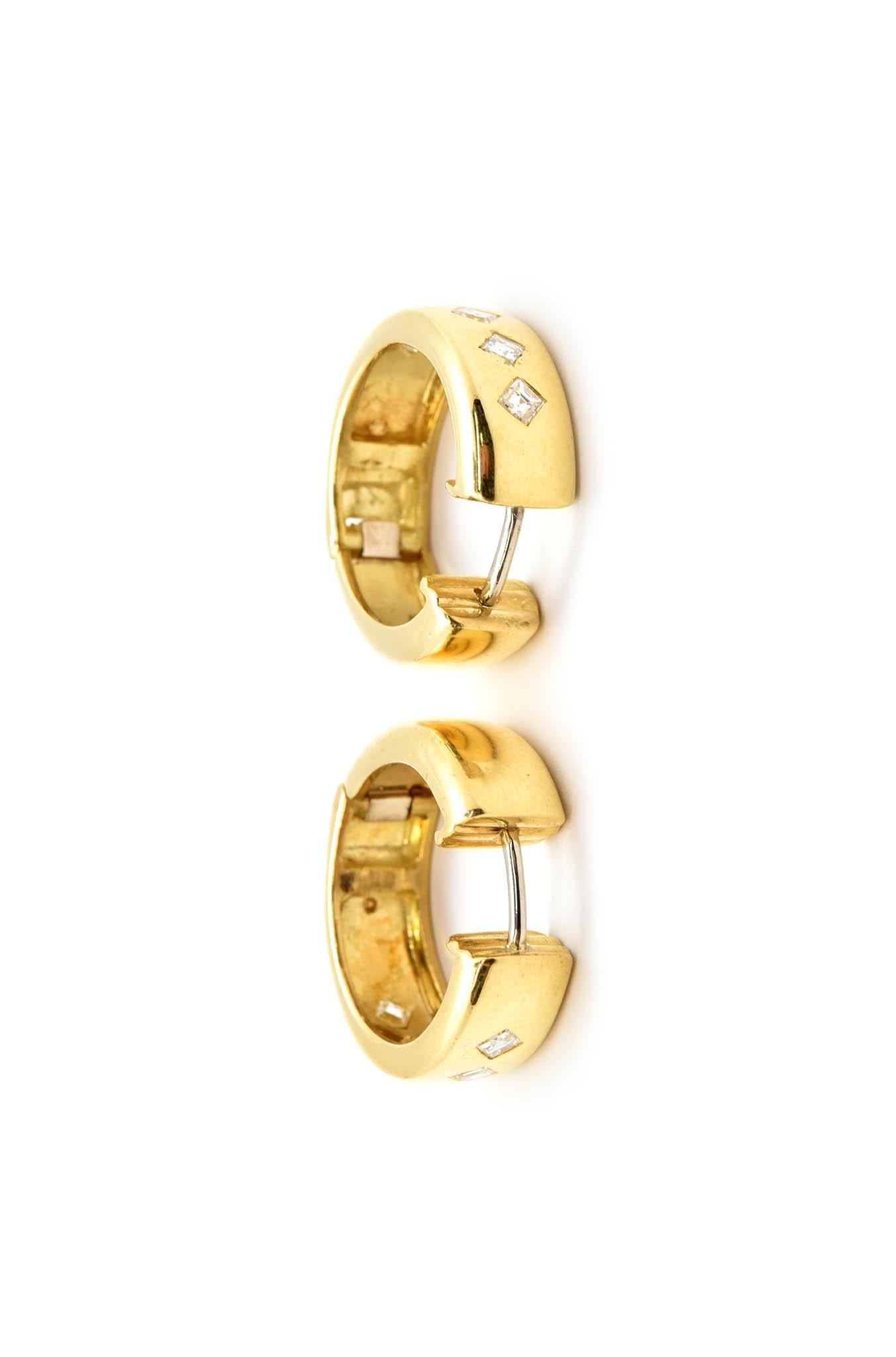 Modern 18 Karat Yellow Gold and 0.50 Carat Princess Diamond Hoop Earrings