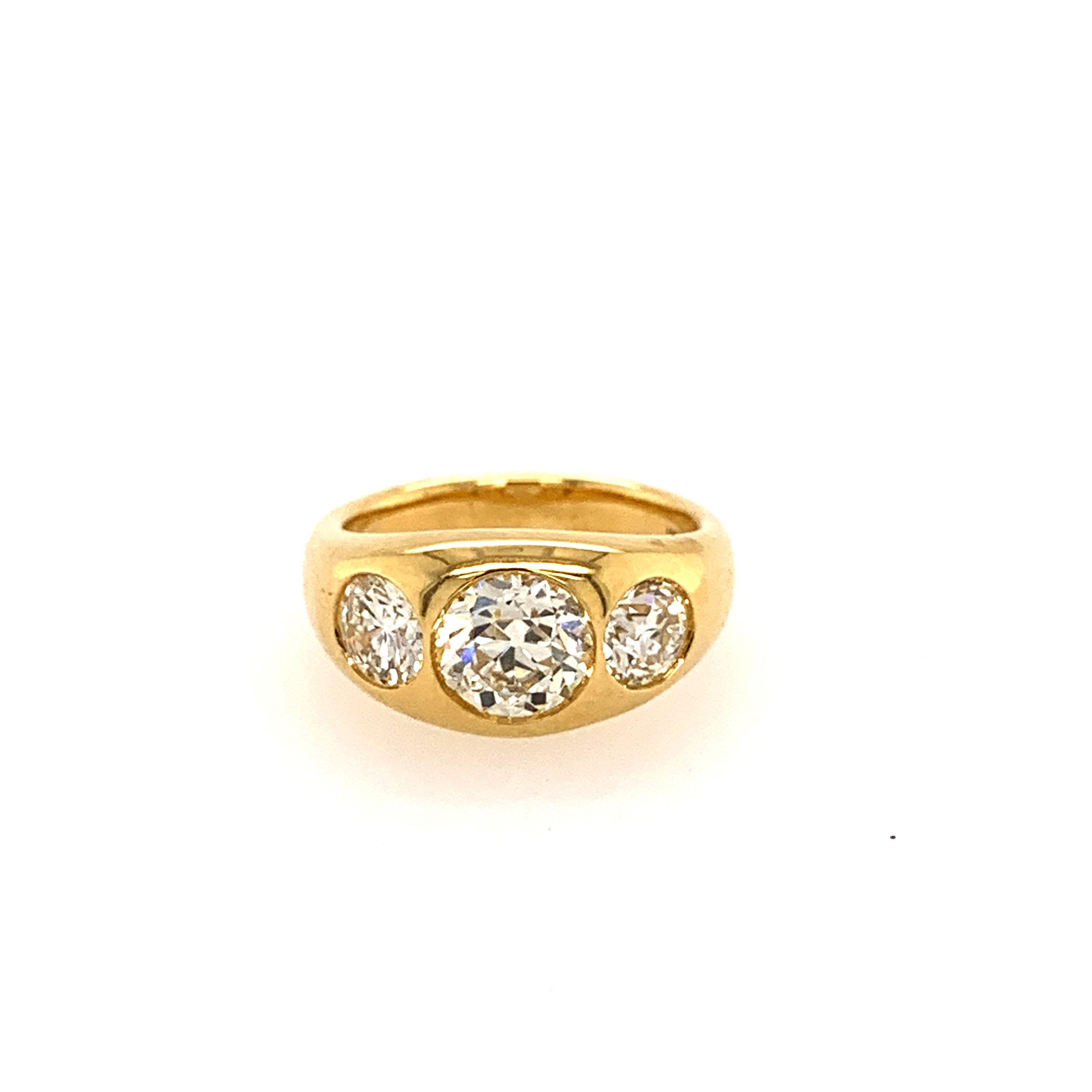 18 Karat Yellow Gold with 1.45 Carat Center Round Diamond Gypsy Ring In New Condition In New York, NY