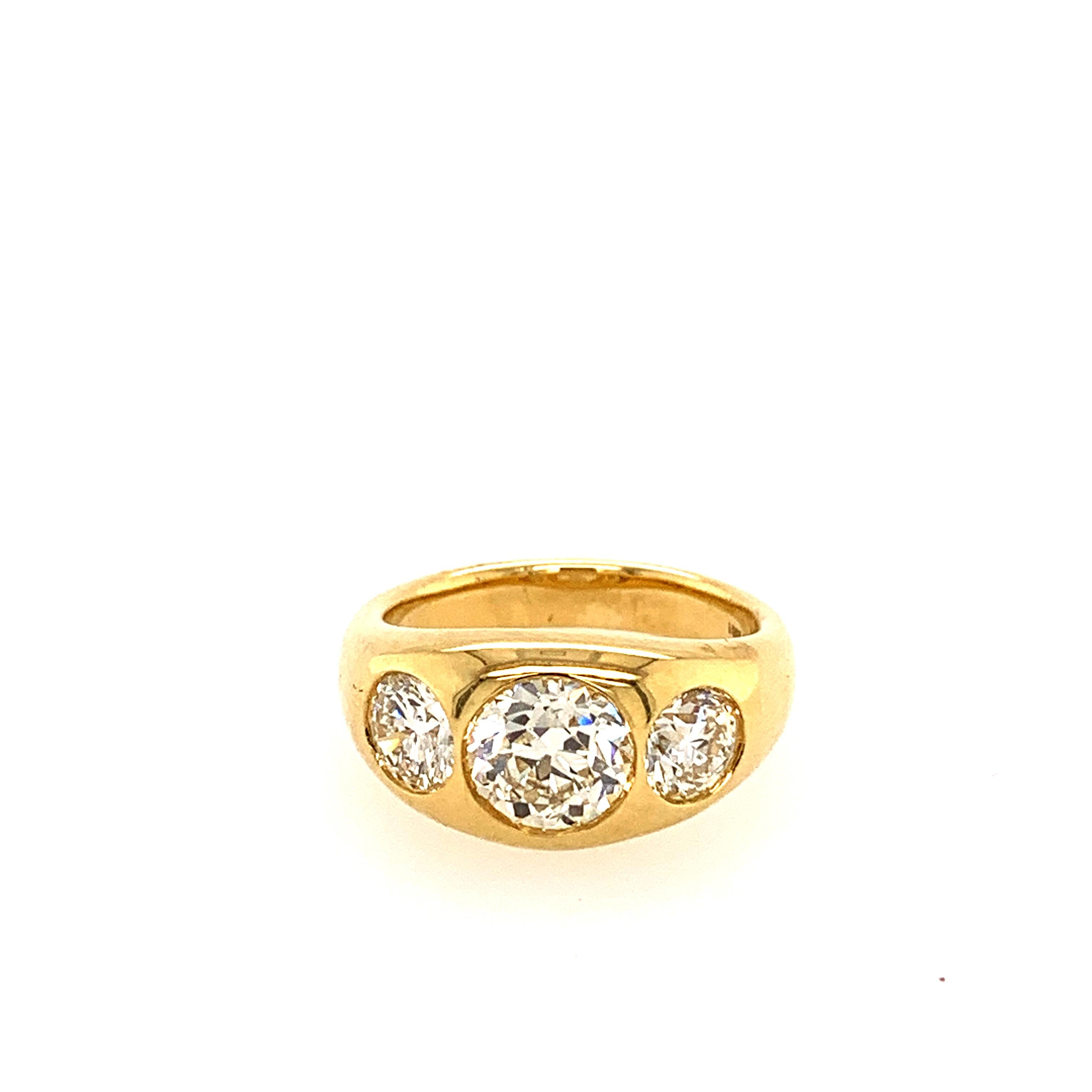 18 Karat Yellow Gold with 1.45 Carat Center Round Diamond Gypsy Ring 2