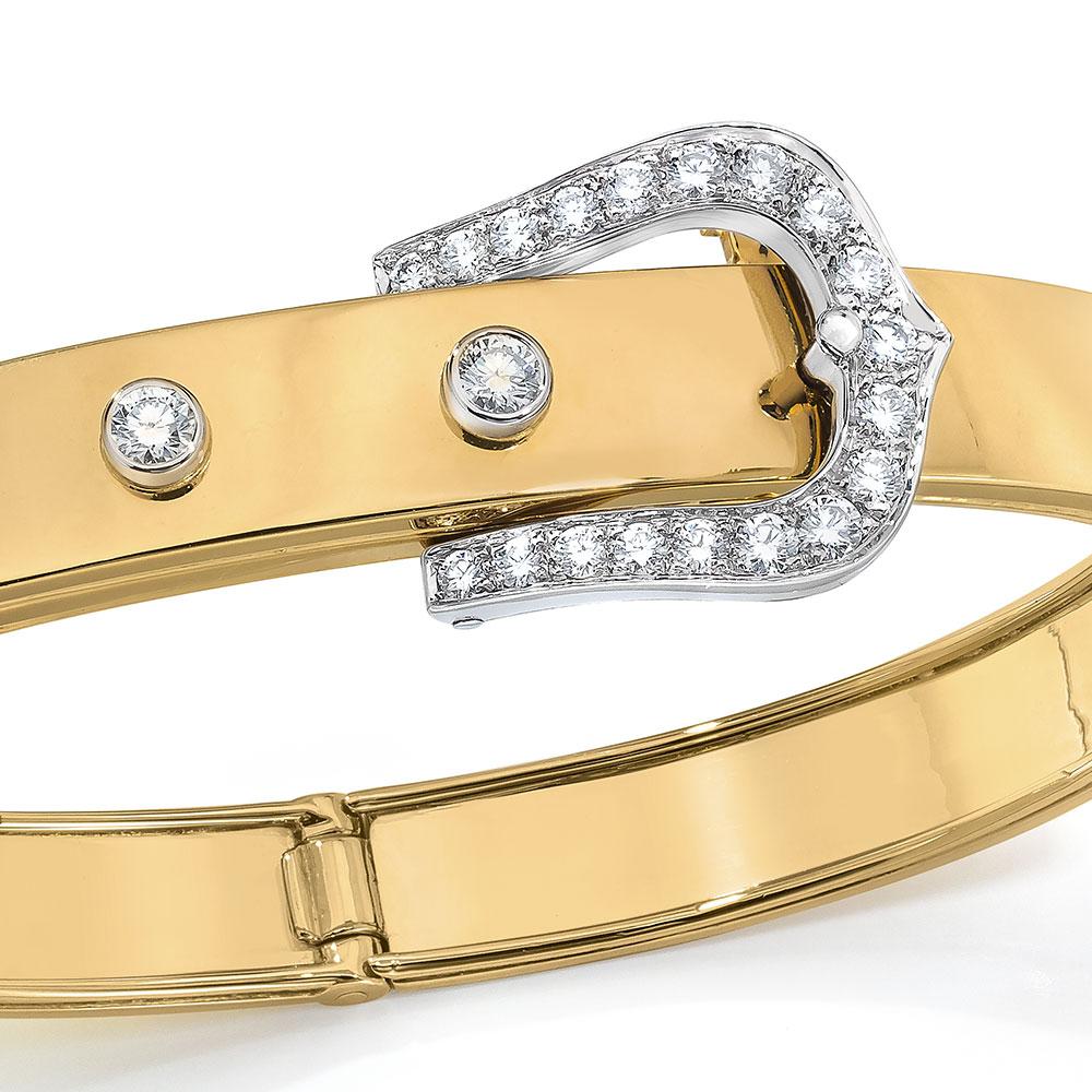 Taille ronde Bracelet jonc à boucle en or jaune 18 carats et diamants 0,66 carat en vente