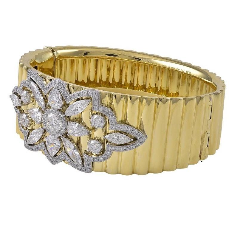 Sophia D. 7.40 Carat Diamond Bangle in Yellow Gold In New Condition For Sale In New York, NY