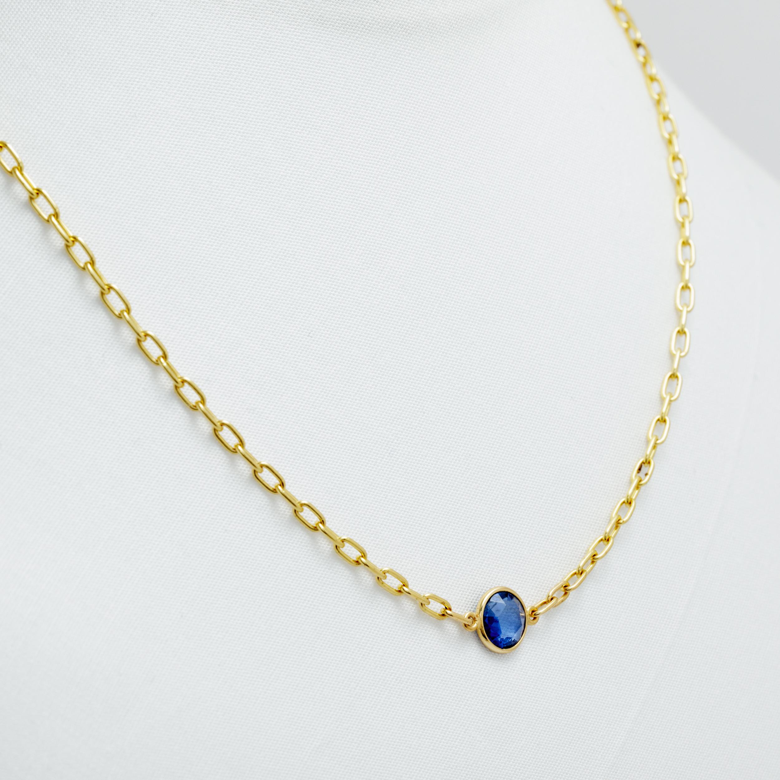 18 Karat Yellow Gold and a 0.90 Carat Ceylon Sapphire Chain Necklace In Excellent Condition For Sale In New York, NY