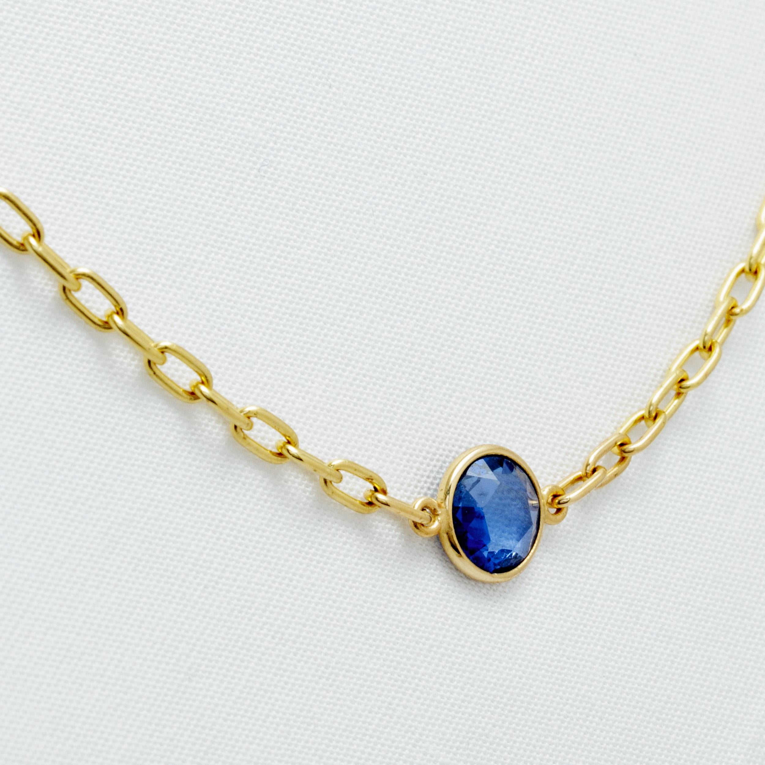 Women's or Men's 18 Karat Yellow Gold and a 0.90 Carat Ceylon Sapphire Chain Necklace For Sale