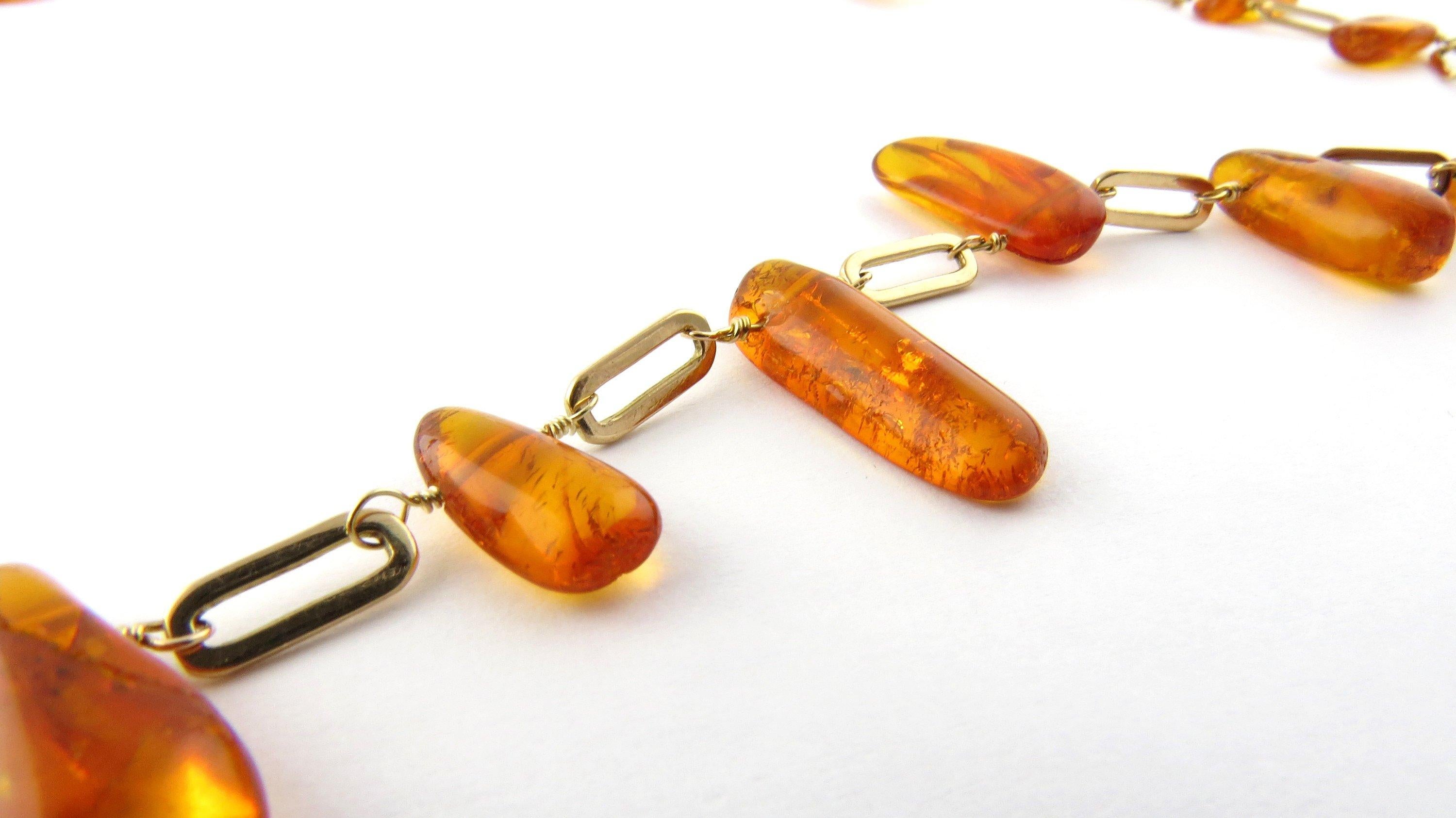 Vintage 18 Karat Yellow Gold and Amber Necklace- 
This lovely necklace features 27 amber gemstones (14 mm x 8 mm each) on a stunning 18K yellow gold link necklace. Matching earrings: RL-0003774 
Size: 24.25 inches 
Weight: 15.0 dwt. / 23.4 gr.