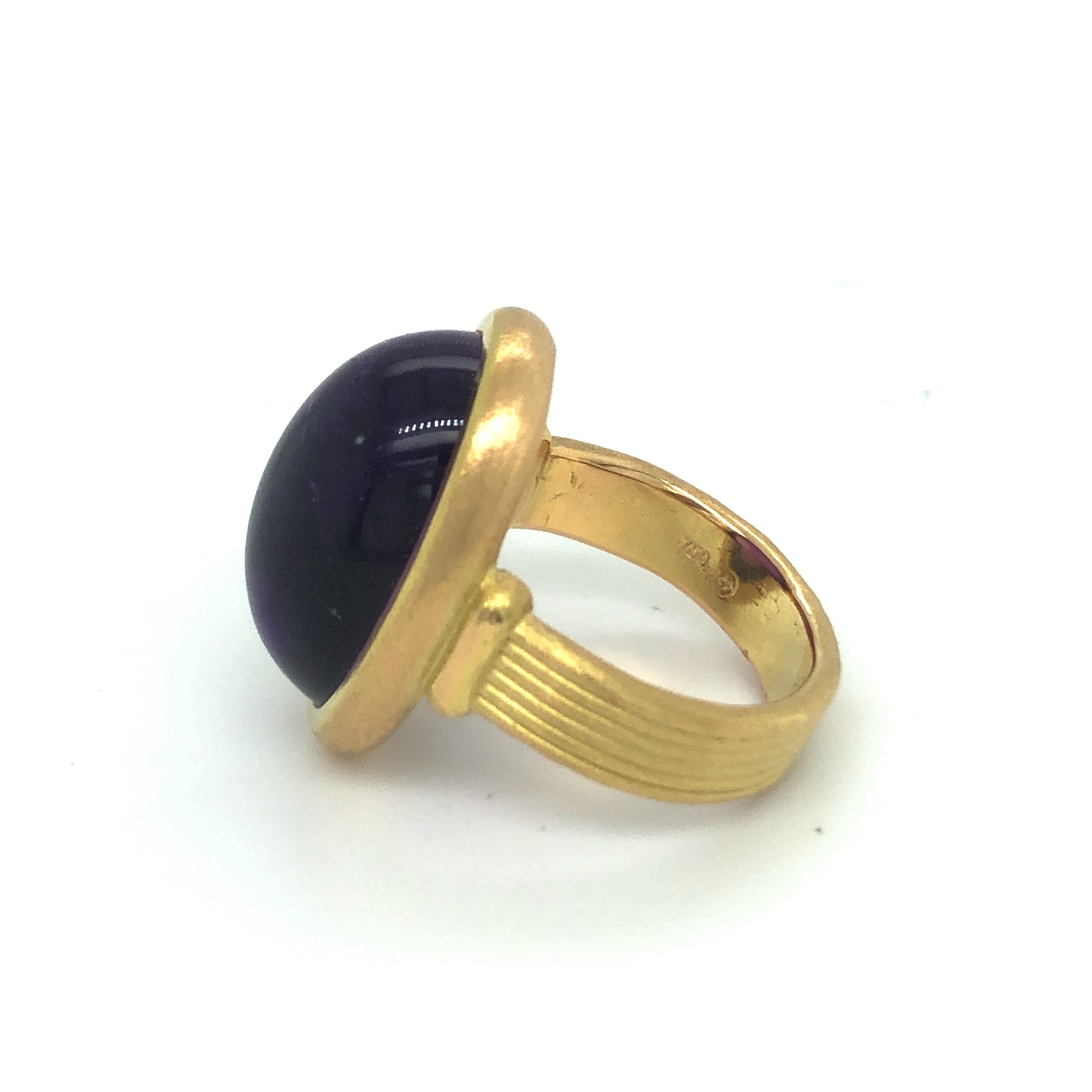18 Karat Yellow Gold and Amethyst Cocktail Ring In Good Condition In Zurich, CH
