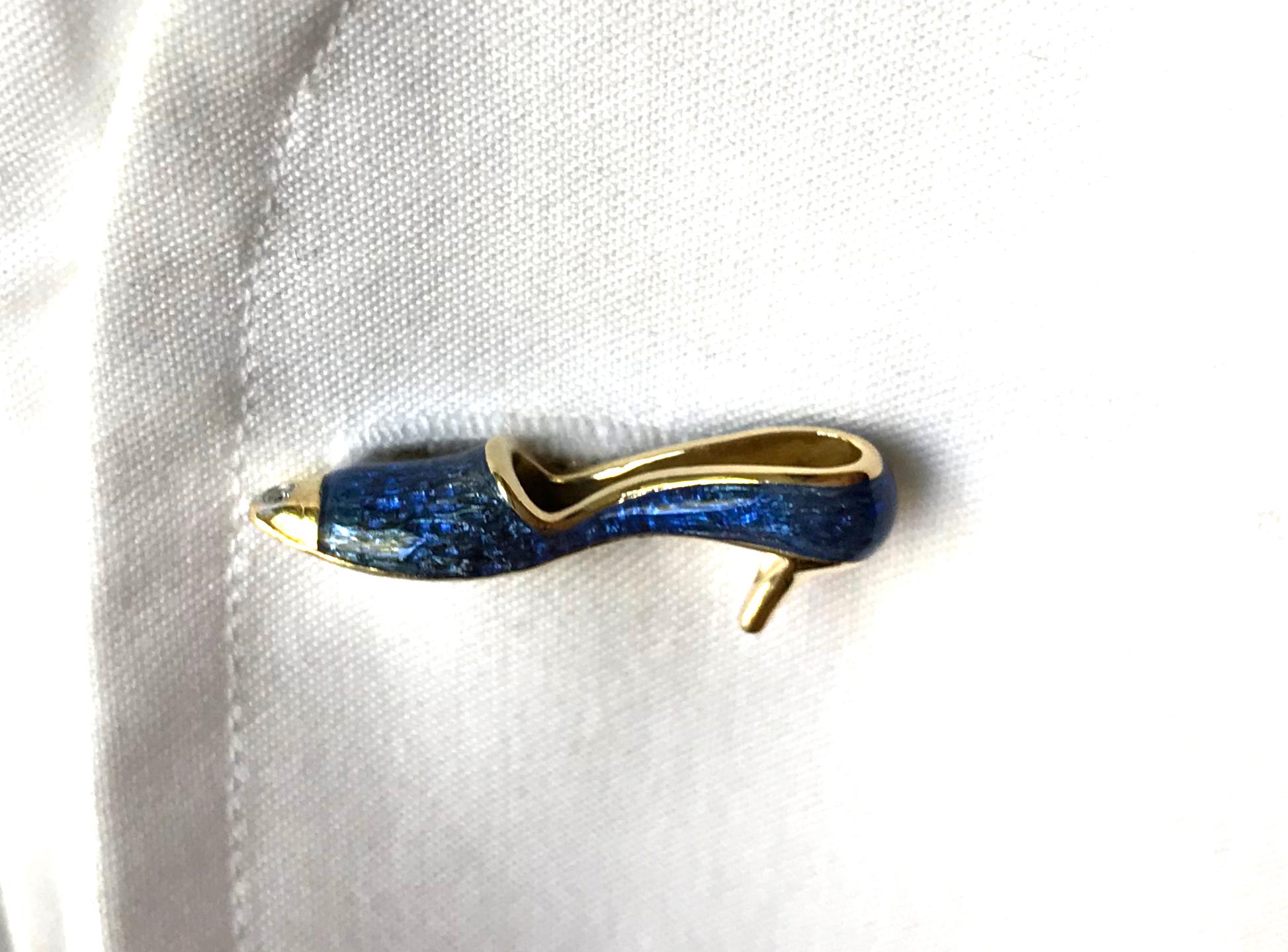 18 Karat Yellow Gold and Blue Enamel Shoes Cufflinks For Sale 2