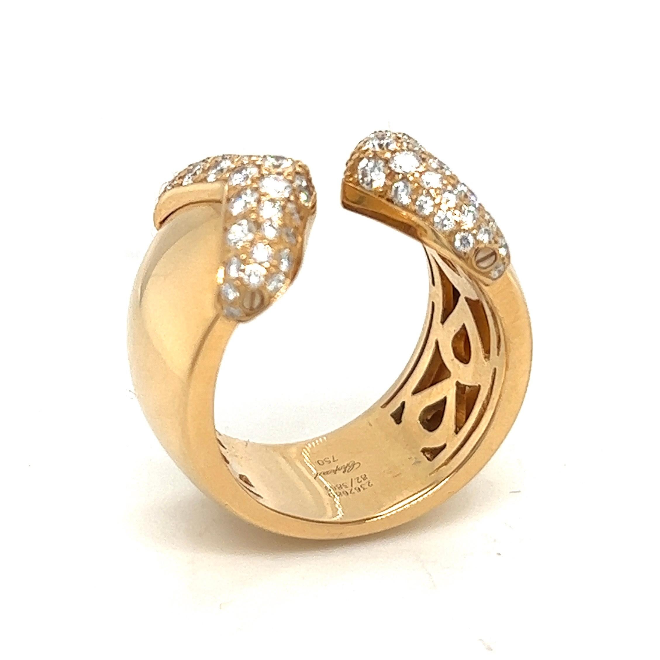 ring aus 18-karätigem Gelbgold mit Brillanten des renommierten Schweizer Juweliers Chopard. 

Stilvoller Bandring aus poliertem 18-karätigem Gelbgold. Die V-förmigen Enden sind mit Brillanten im Pavé-Finish besetzt, insgesamt ca. 1 Karat, G / VVS.