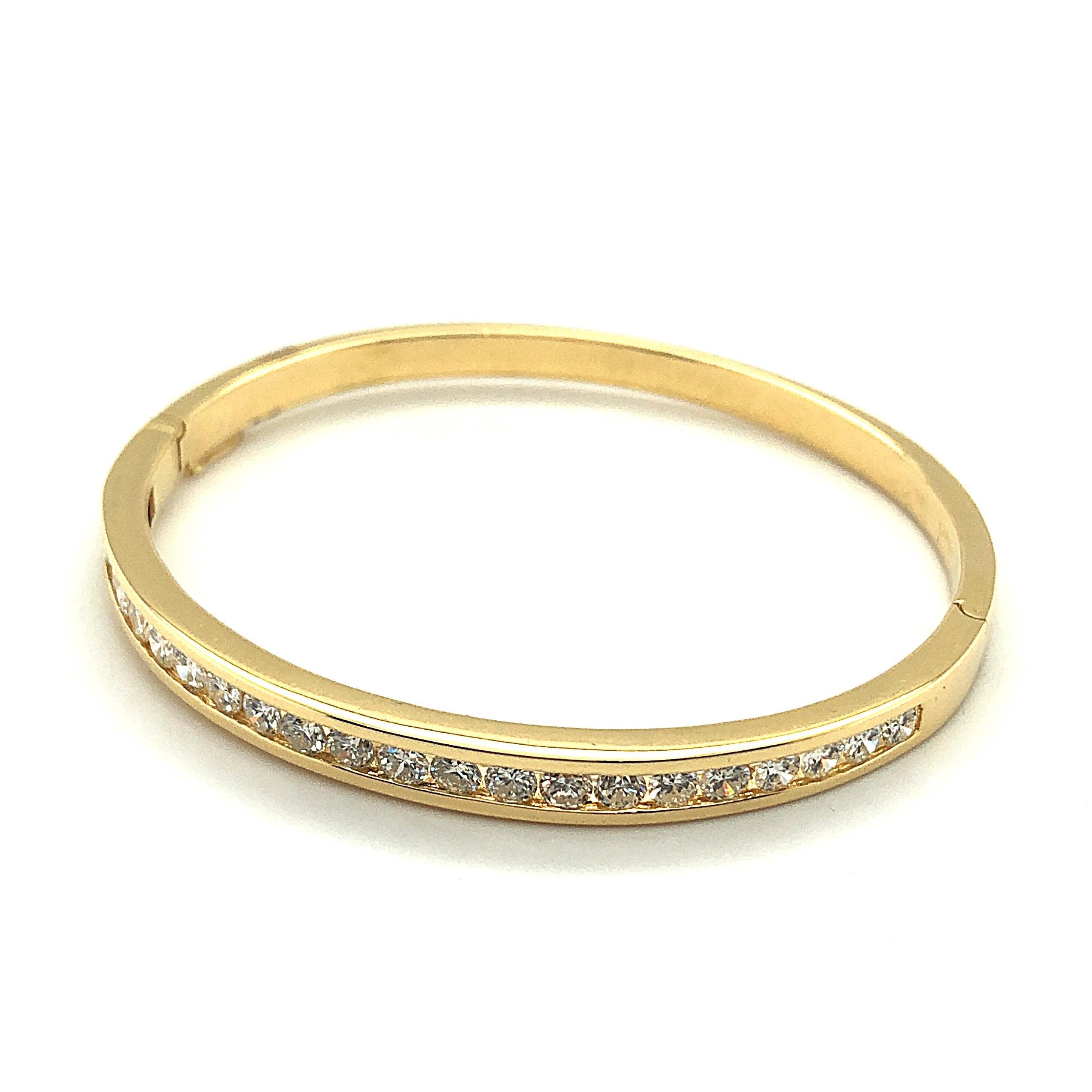 Armreif mit Scharnier aus 18 Karat Gelbgold und Diamanten im Brillantschliff (Zeitgenössisch)