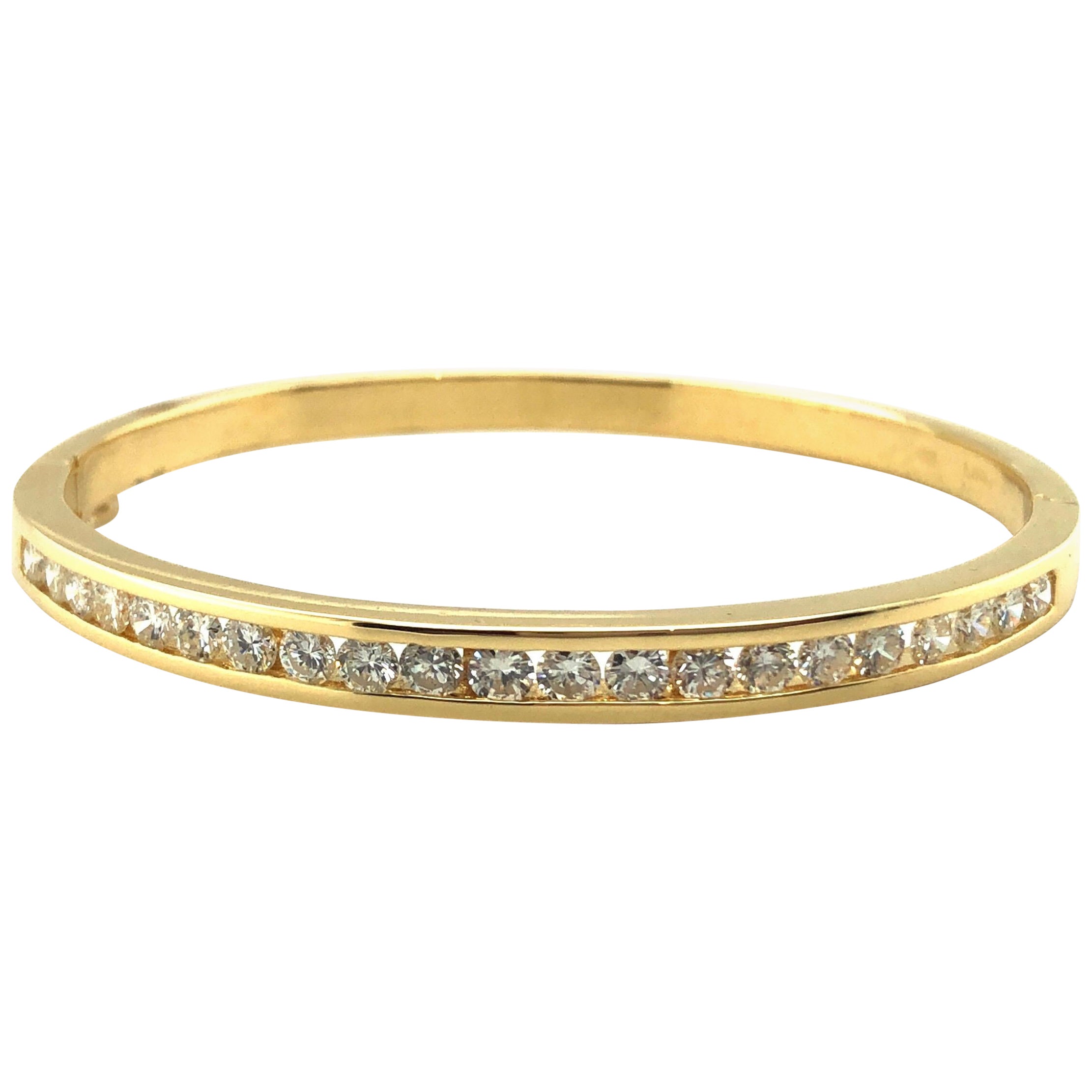 Armreif mit Scharnier aus 18 Karat Gelbgold und Diamanten im Brillantschliff