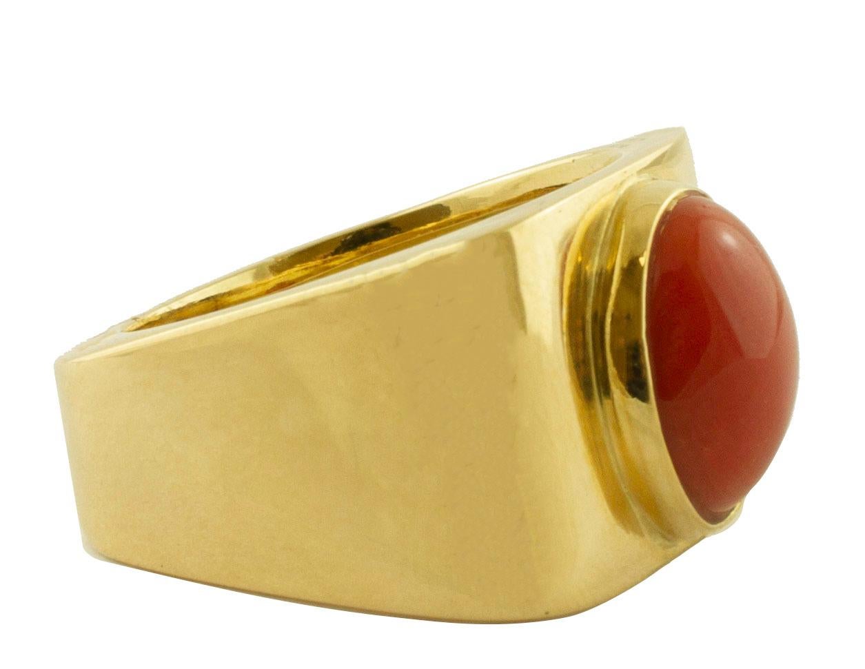 SHIPPING POLICY:
No additional costs will be added to this order.
Shipping costs will be totally covered by the seller (customs duties included). 


Vintage ring in 18k yellow gold squared structure with a central coral.
The origin of this ring