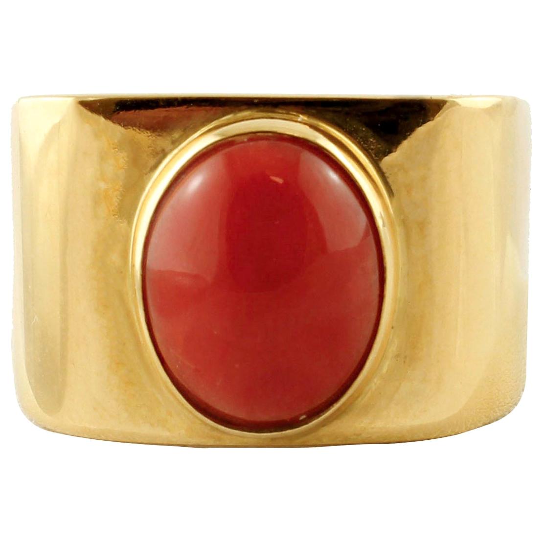 18 Karat Yellow Gold and Central Coral Ring