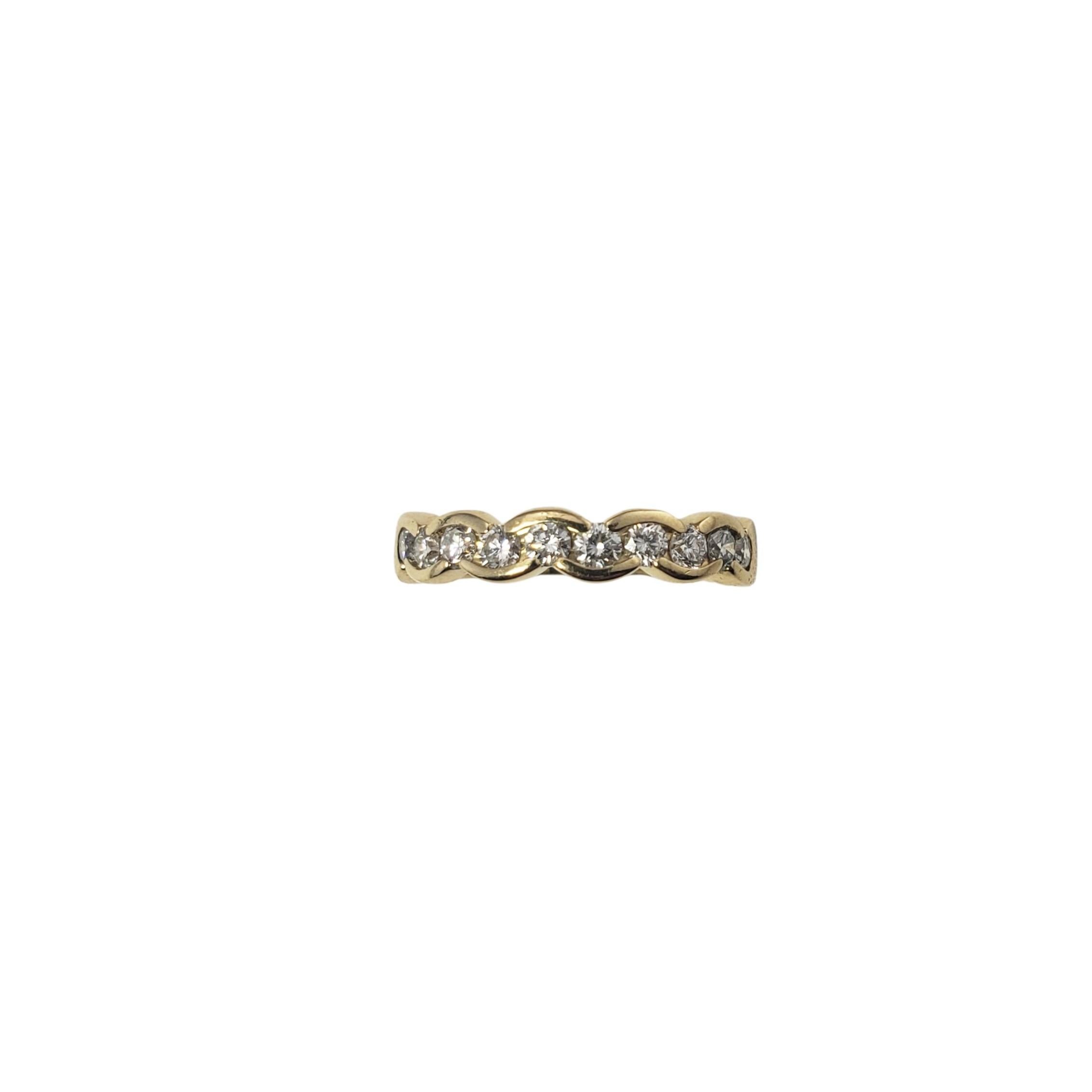 18 Karat Yellow Gold and Diamond Band Ring In Good Condition For Sale In Washington Depot, CT
