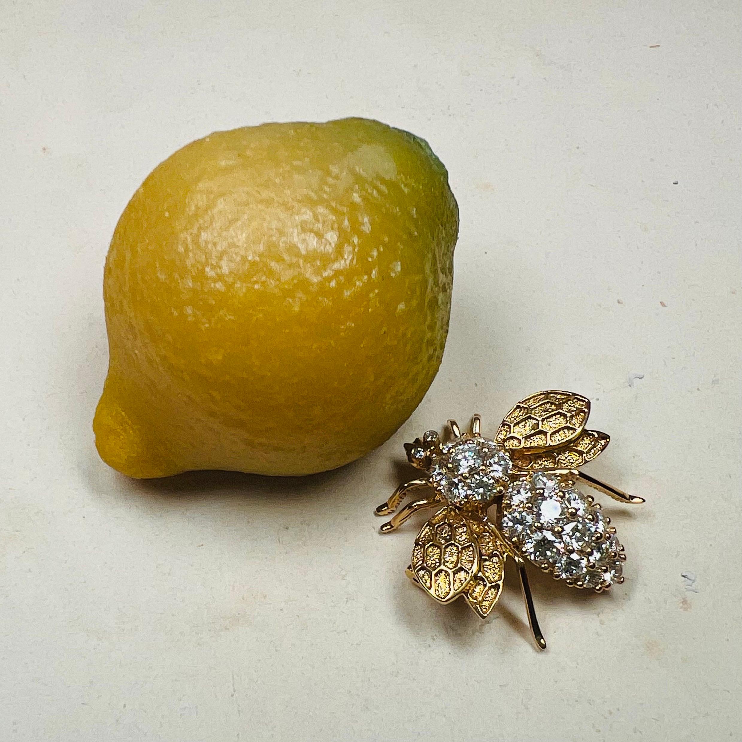 18 Karat Gelbgold und Diamant Bienen-Anhänger/Brosche im Angebot 4