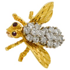 18 Karat Yellow Gold and Diamond Bee Pin