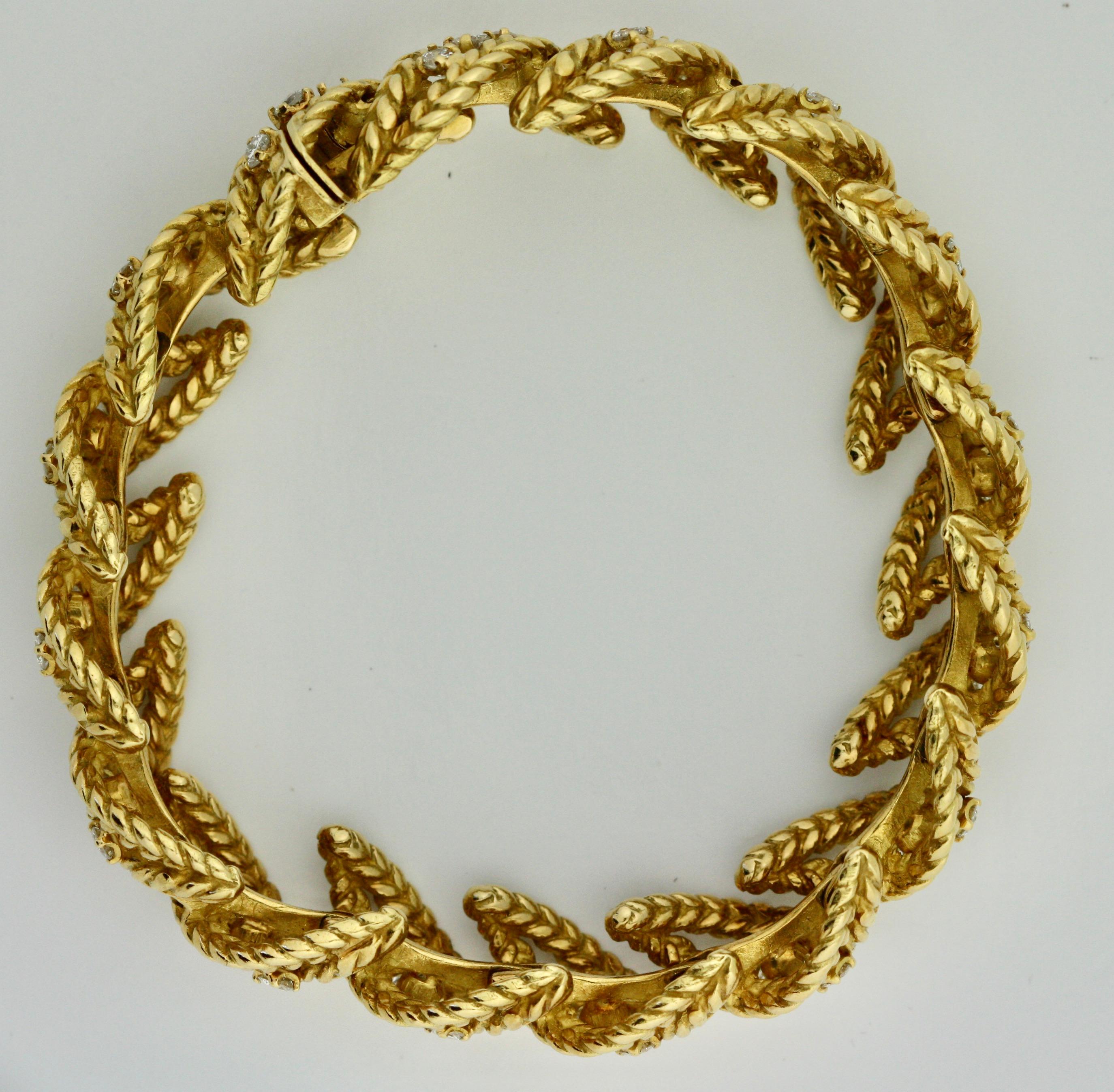 18 Karat Yellow Gold and Diamond Bracelet In Good Condition In Palm Beach, FL