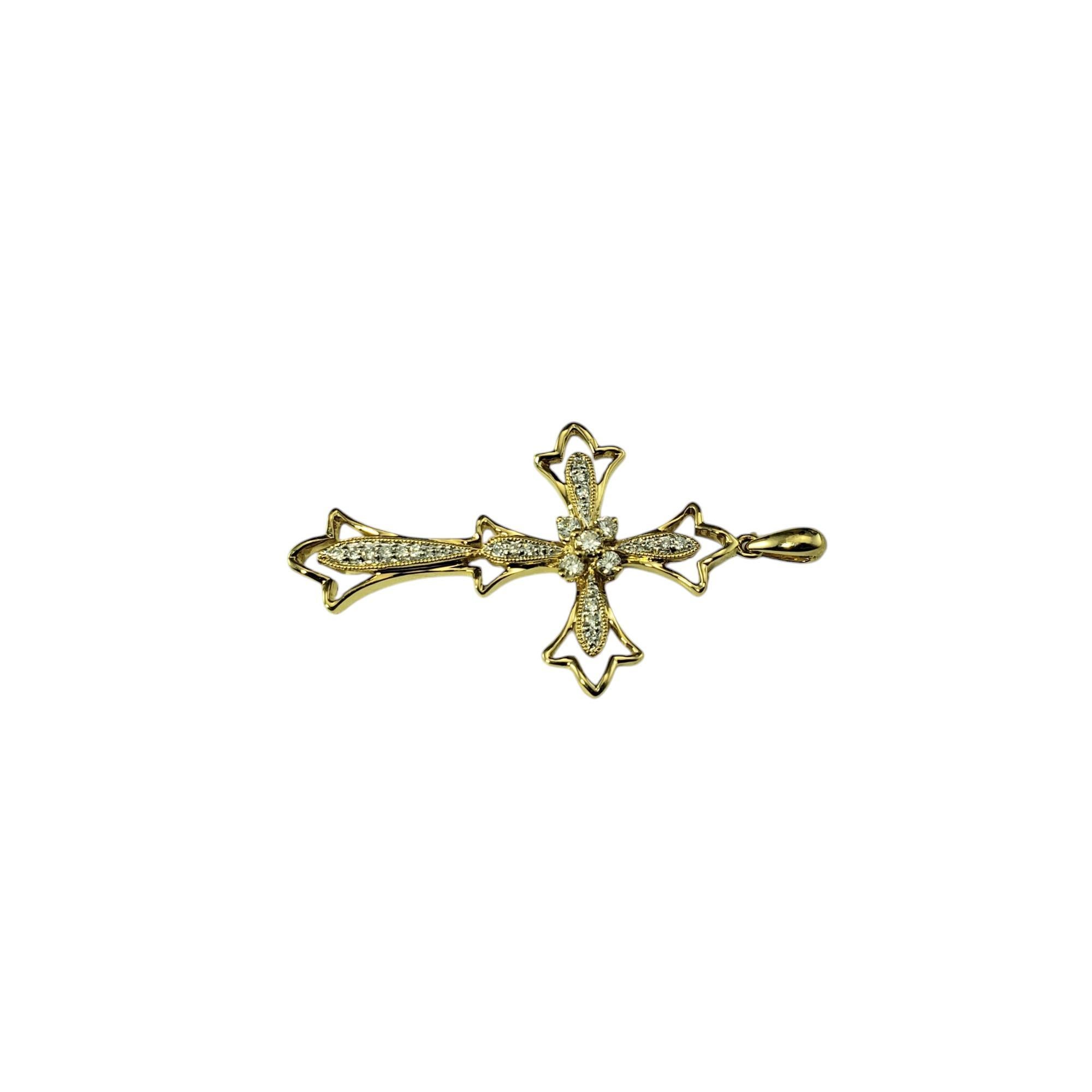 Colgante Cruz de Oro Amarillo de 18 K y Diamantes

Este asombroso colgante en forma de cruz tiene 23 diamantes redondos de talla brillante engastados en oro amarillo de 18 quilates con preciosos detalles.

Peso total aproximado del diamante: 20