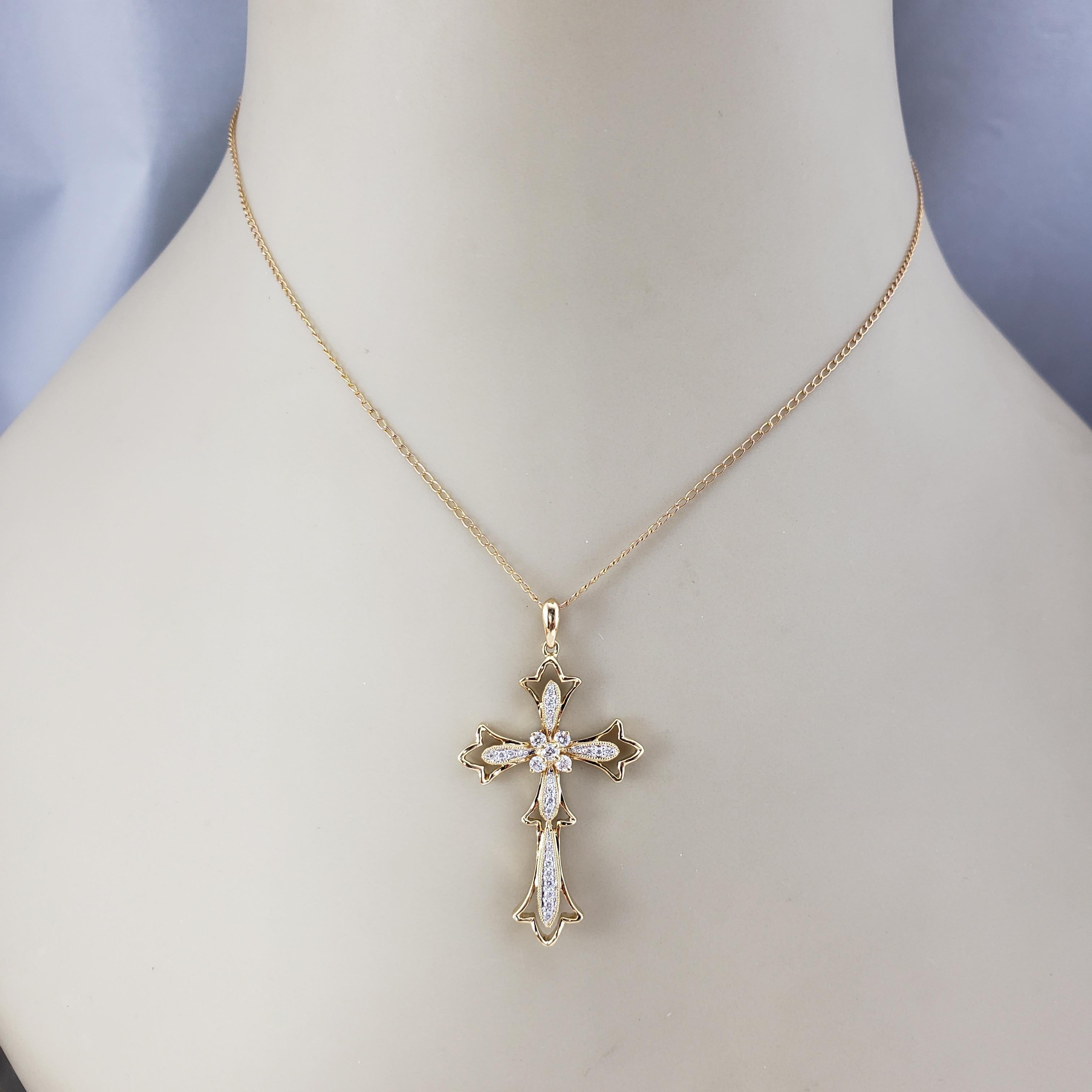 Colgante de oro amarillo de 18 quilates y cruz de diamantes #20505 en venta 2