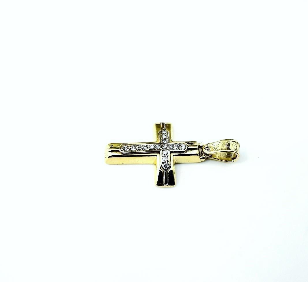 Vintage 18 Karat Yellow Gold and Diamond Cross Pendant

This lovely cross pendant is decorated with 16 round brilliant cut diamonds set in beautifully detailed 18K yellow gold.

Approximate total diamond weight: .16 ct.

Diamond color: I

Diamond