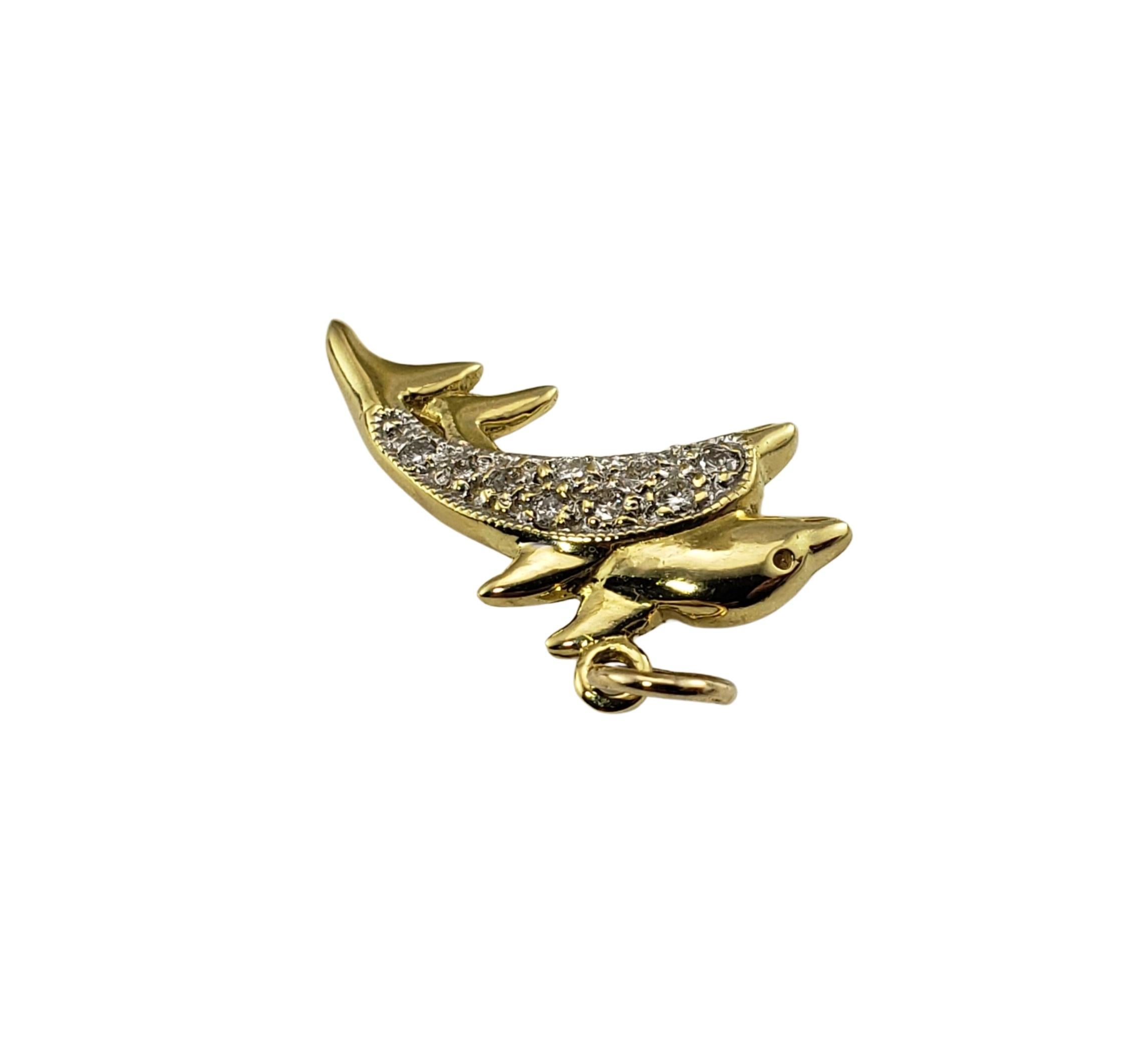 Charm a forma di delfino in oro giallo 18 carati e diamanti In condizioni buone in vendita a Washington Depot, CT