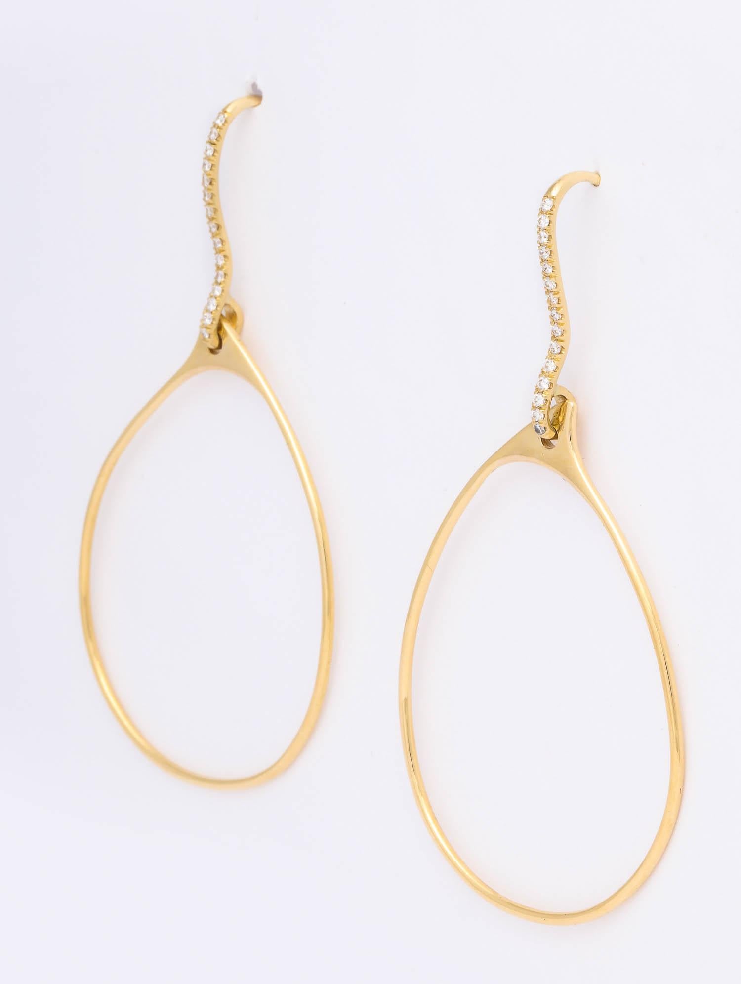 Contemporain Boucles d'oreilles en or jaune 18 carats et diamants en vente