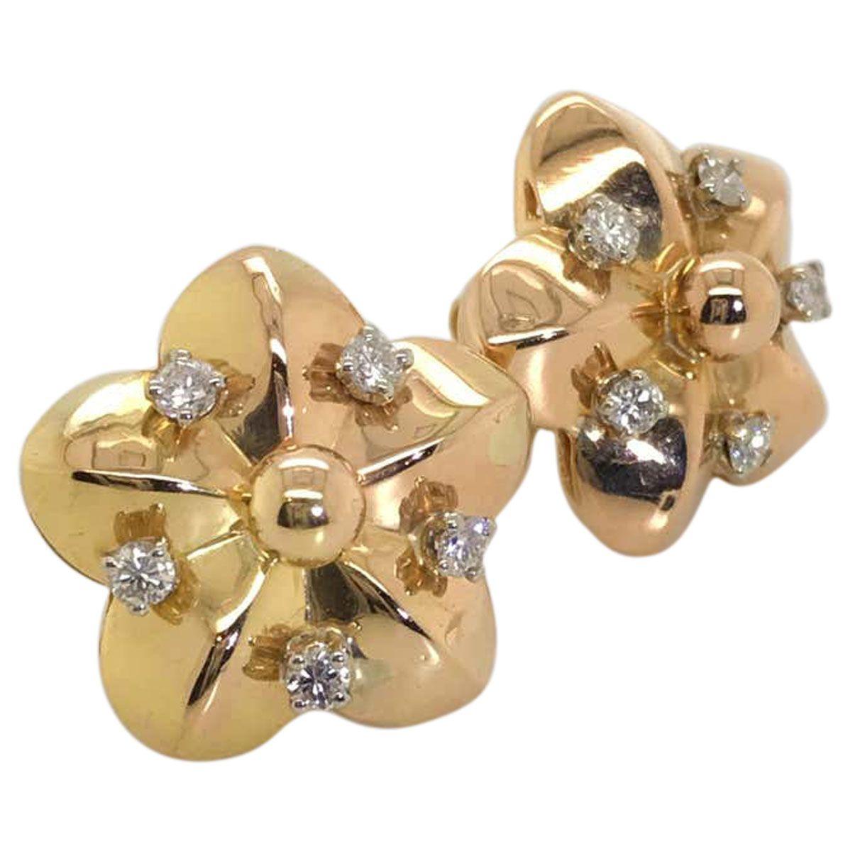 Contemporary 18 Karat Yellow Gold and Diamond Floral Stud Earrings For Sale