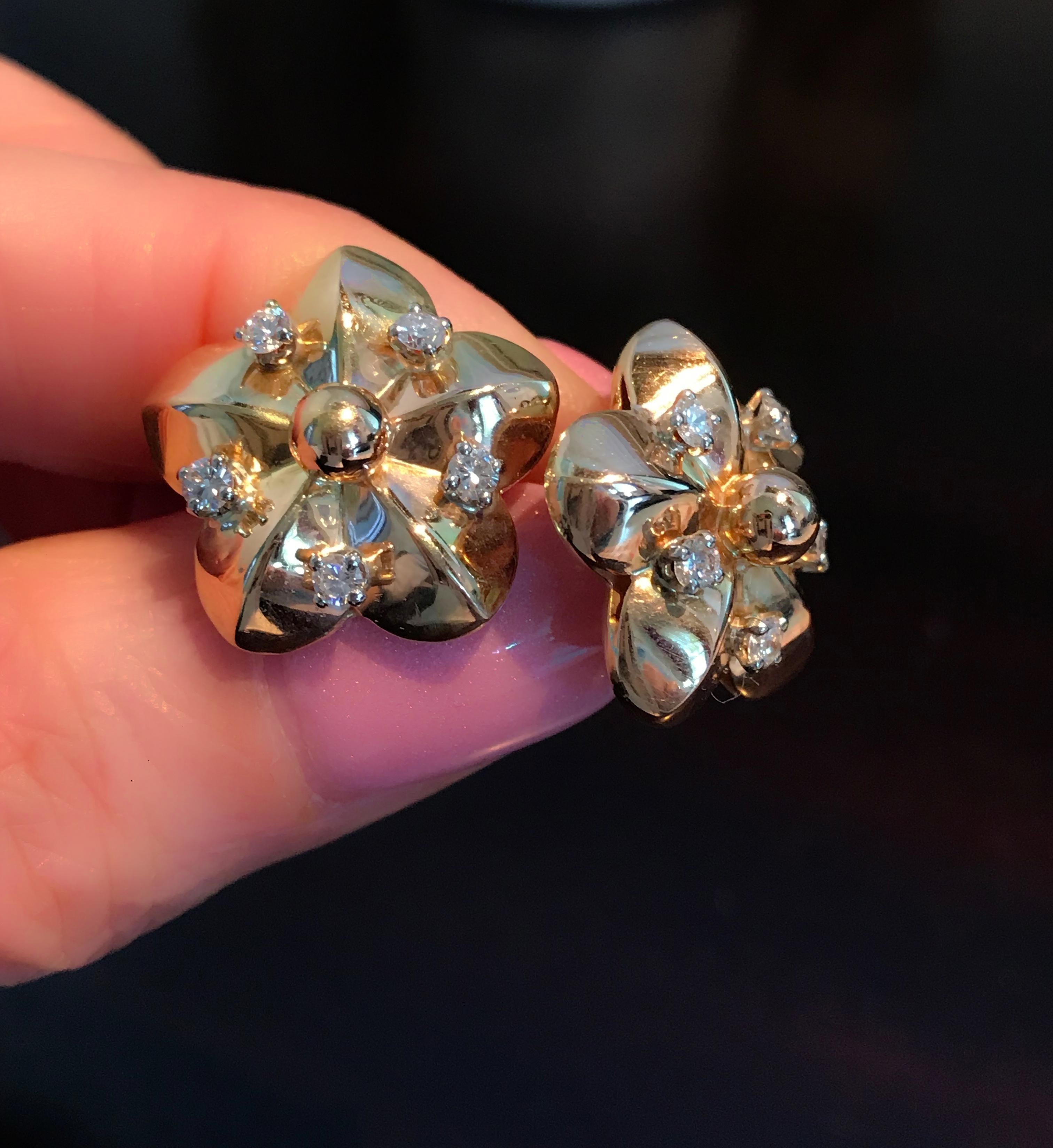 18 Karat Yellow Gold and Diamond Floral Stud Earrings For Sale 3