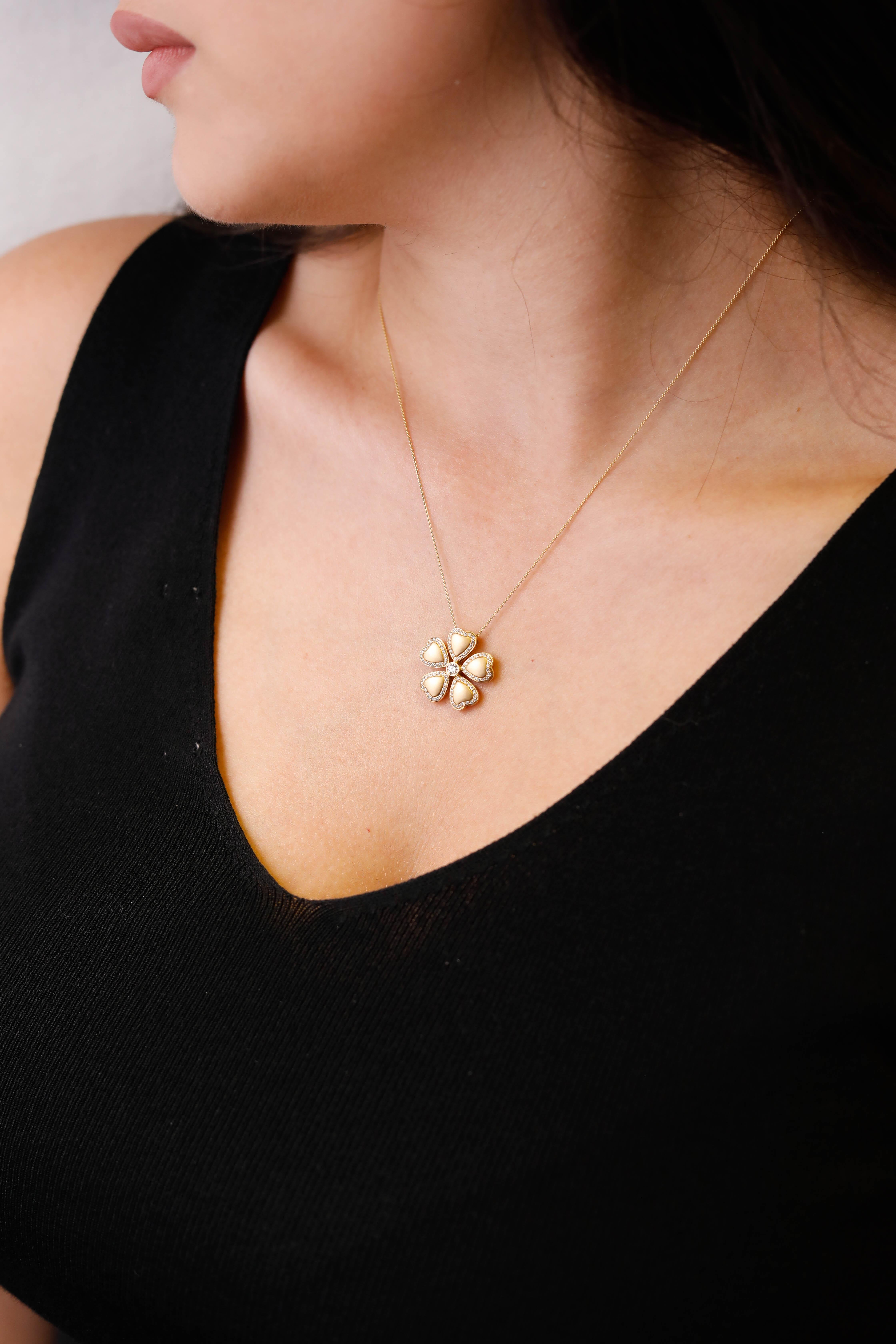 gold flower pendant design