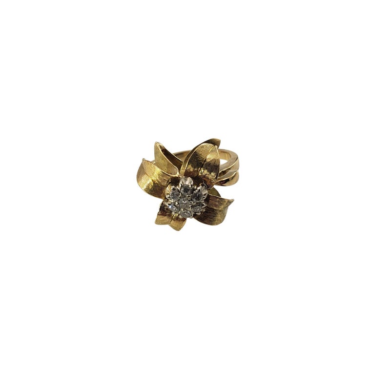 18 Karat Yellow Gold and Diamond Flower Ring For Sale at 1stDibs
