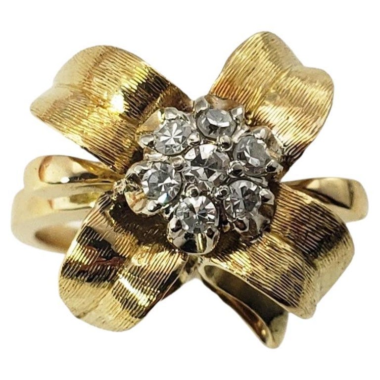 18 Karat Yellow Gold and Diamond Flower Ring For Sale at 1stDibs