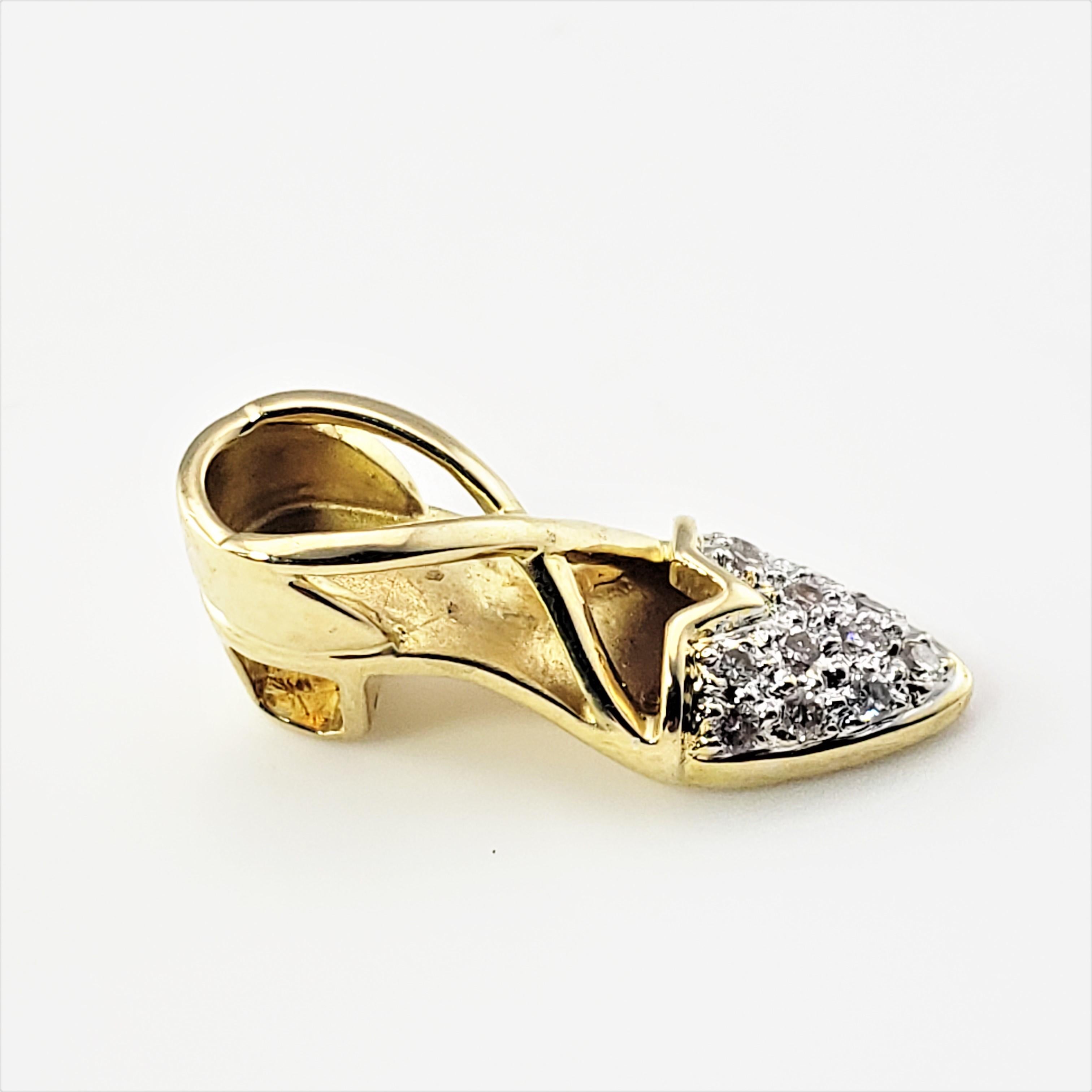 18  Karat Yellow Gold and Diamond High Heel Shoe Charm-

Perfect shoe for a night on the town!

This lovely 18K yellow gold 3D charm features a miniature high-heeled shoe accented with 12 round brilliant cut diamonds.

Approximate total diamond