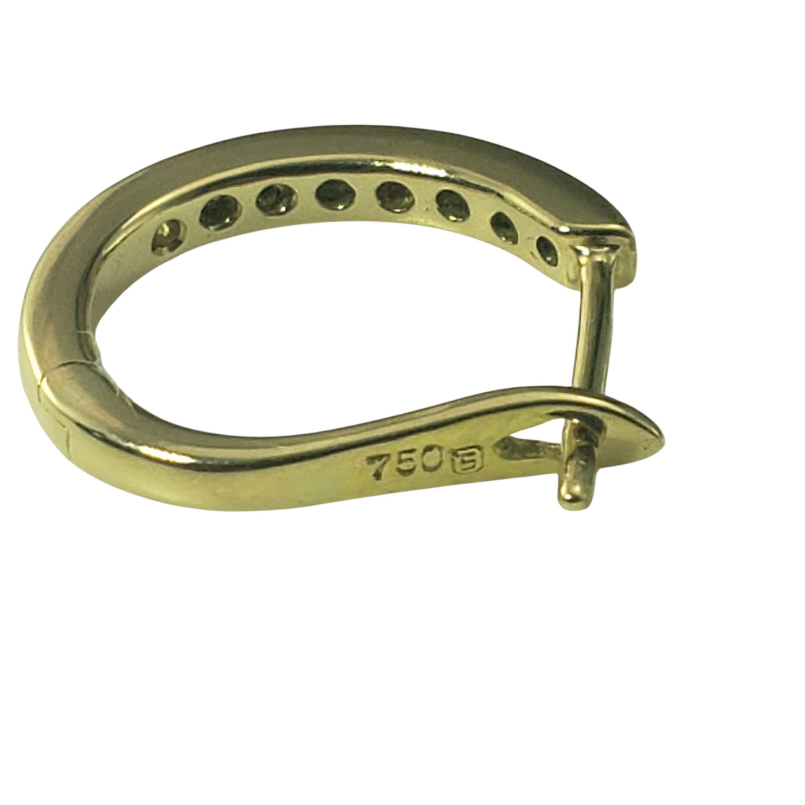 Taille brillant Boucles d'oreilles Huggie en or jaune 18 carats et diamants #22576 en vente