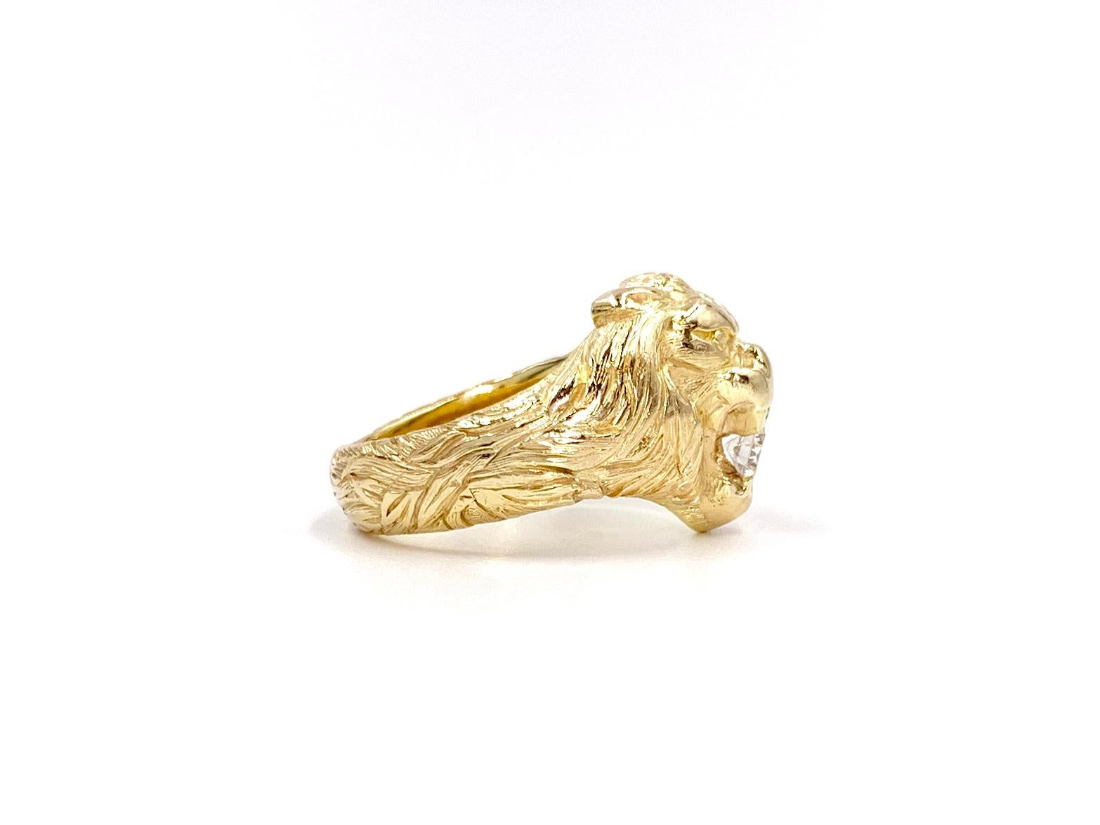 Round Cut 18 Karat Yellow Gold and Diamond Lion Ring