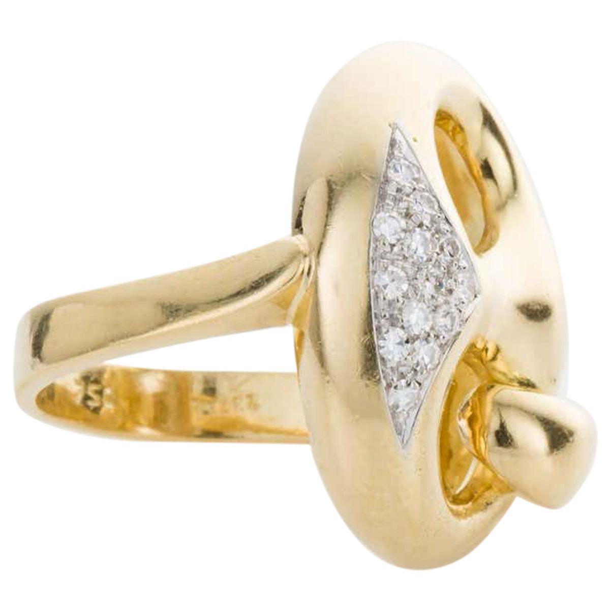 Ultra cool and so chic! A 18k yellow gold mariner link ring, it's a bit 'Gucci' style without the price tag. Set with approximately 0.20cts of sparkly white single cut diamonds that sit on the side of the link, it's a unique look that's great on the