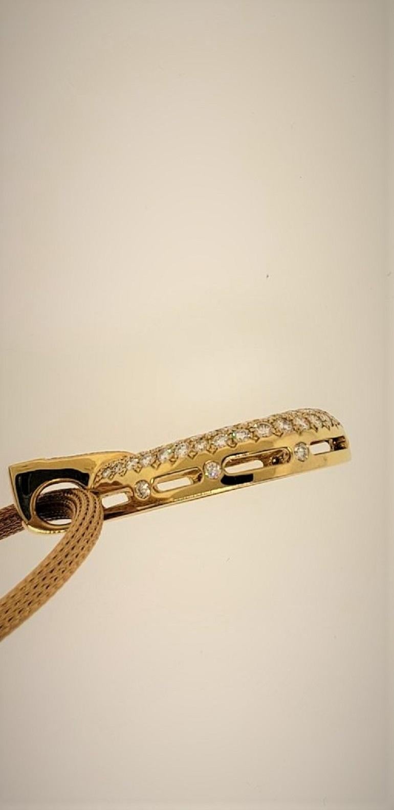 Contemporary 18 Karat Yellow Gold and Diamond Pendant For Sale