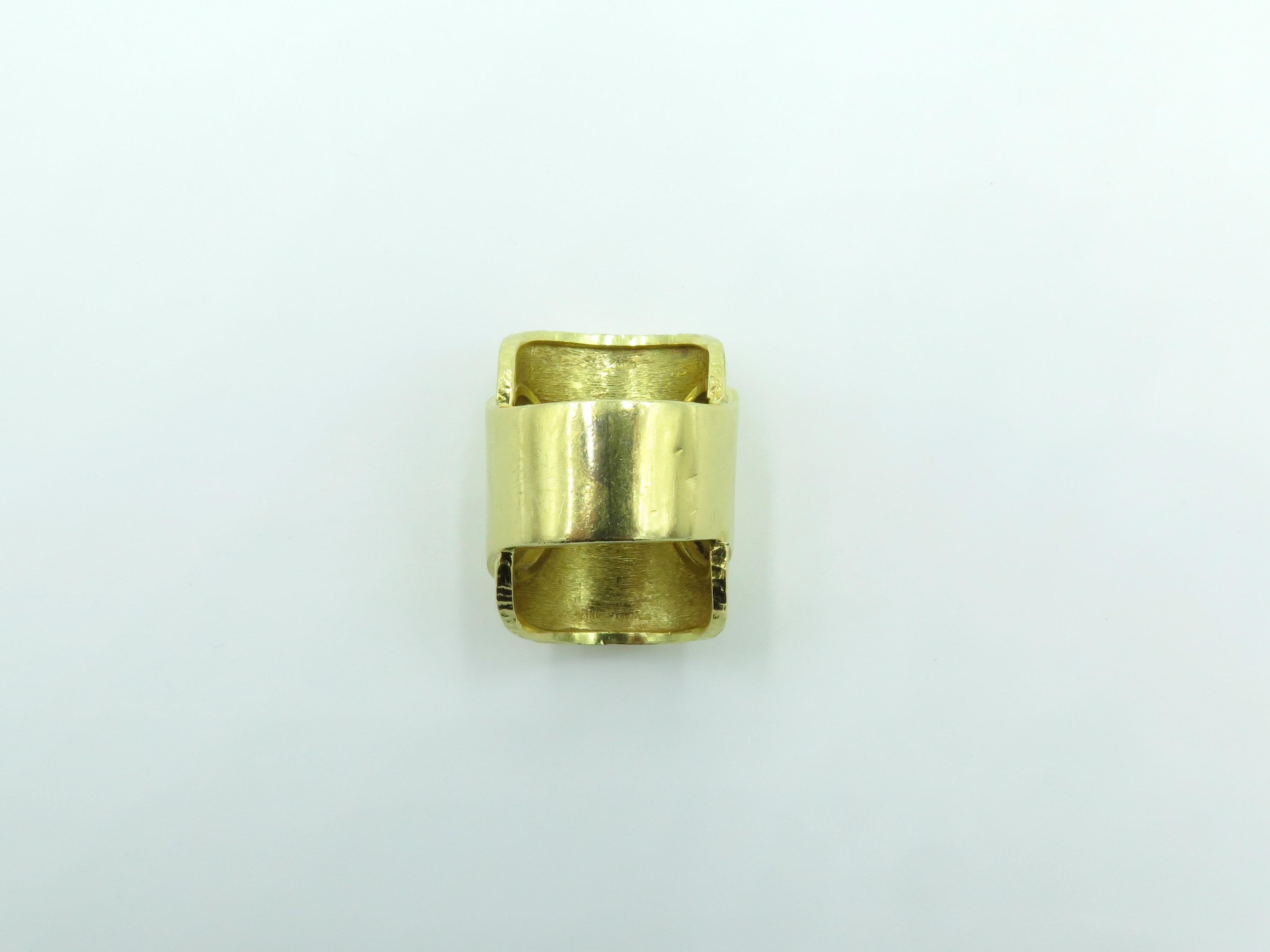 Contemporary 18 Karat Yellow Gold and Diamond Ring