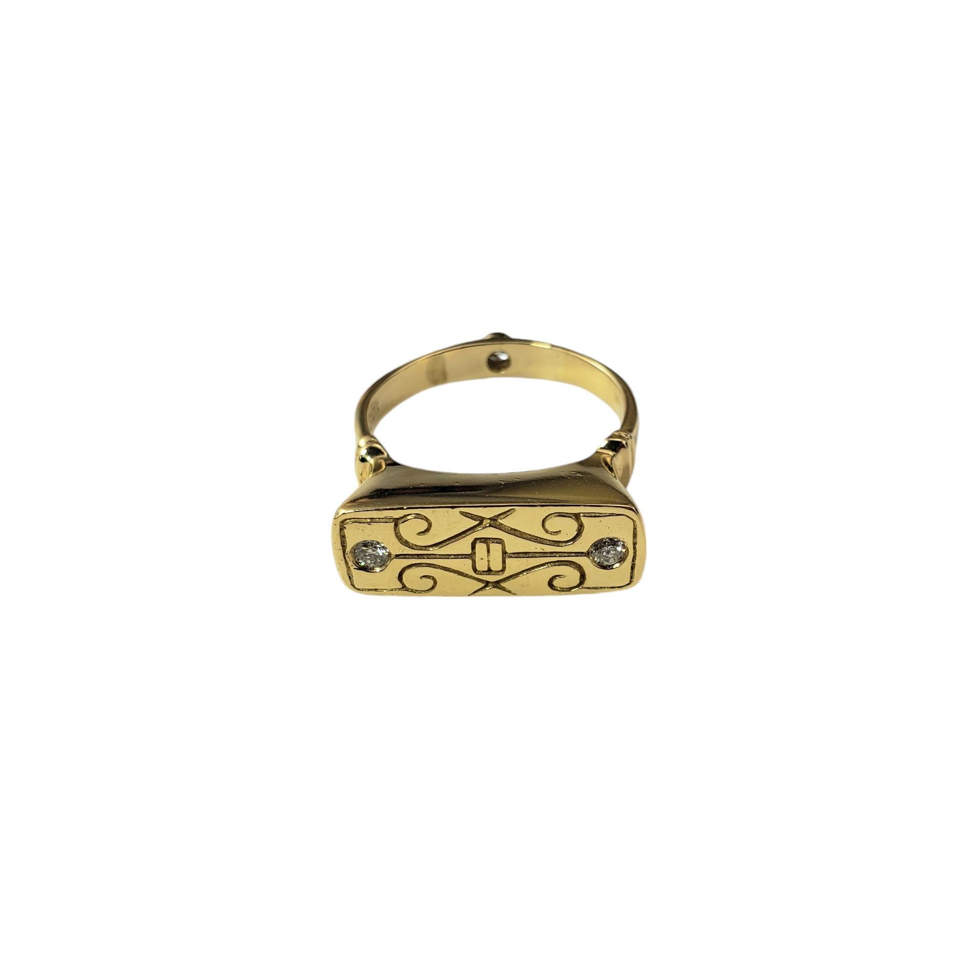 18 Karat Yellow Gold and Diamond Ring Size 8.5

This elegant ring features three round brilliant cut diamonds set in beautifully detailed 18K yellow gold. One diamond is on the back of the shank.

  Width: 8 mm.  Height: 7 mm.  Shank: 3