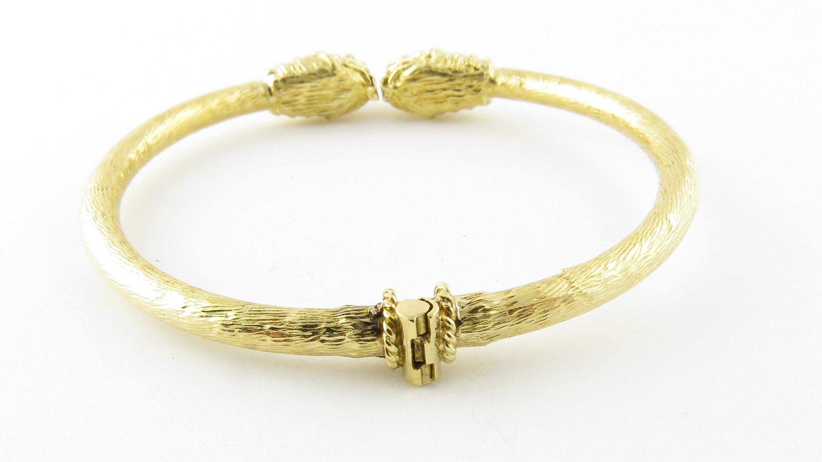 Bracelet jonc tête de serpent en or jaune 18 carats et diamants Bon état - En vente à Washington Depot, CT
