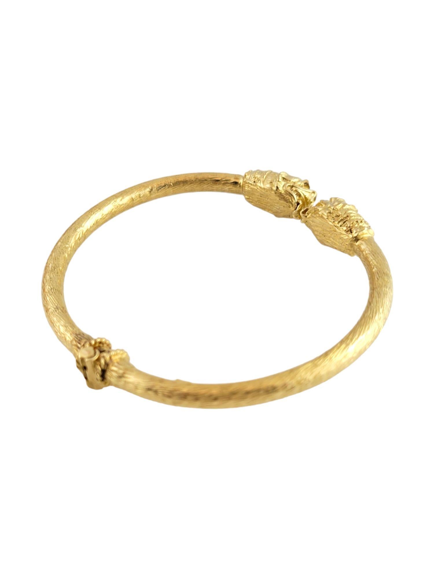 18 Karat Yellow Gold and Diamond Serpent Head Bangle Bracelet For Sale 1