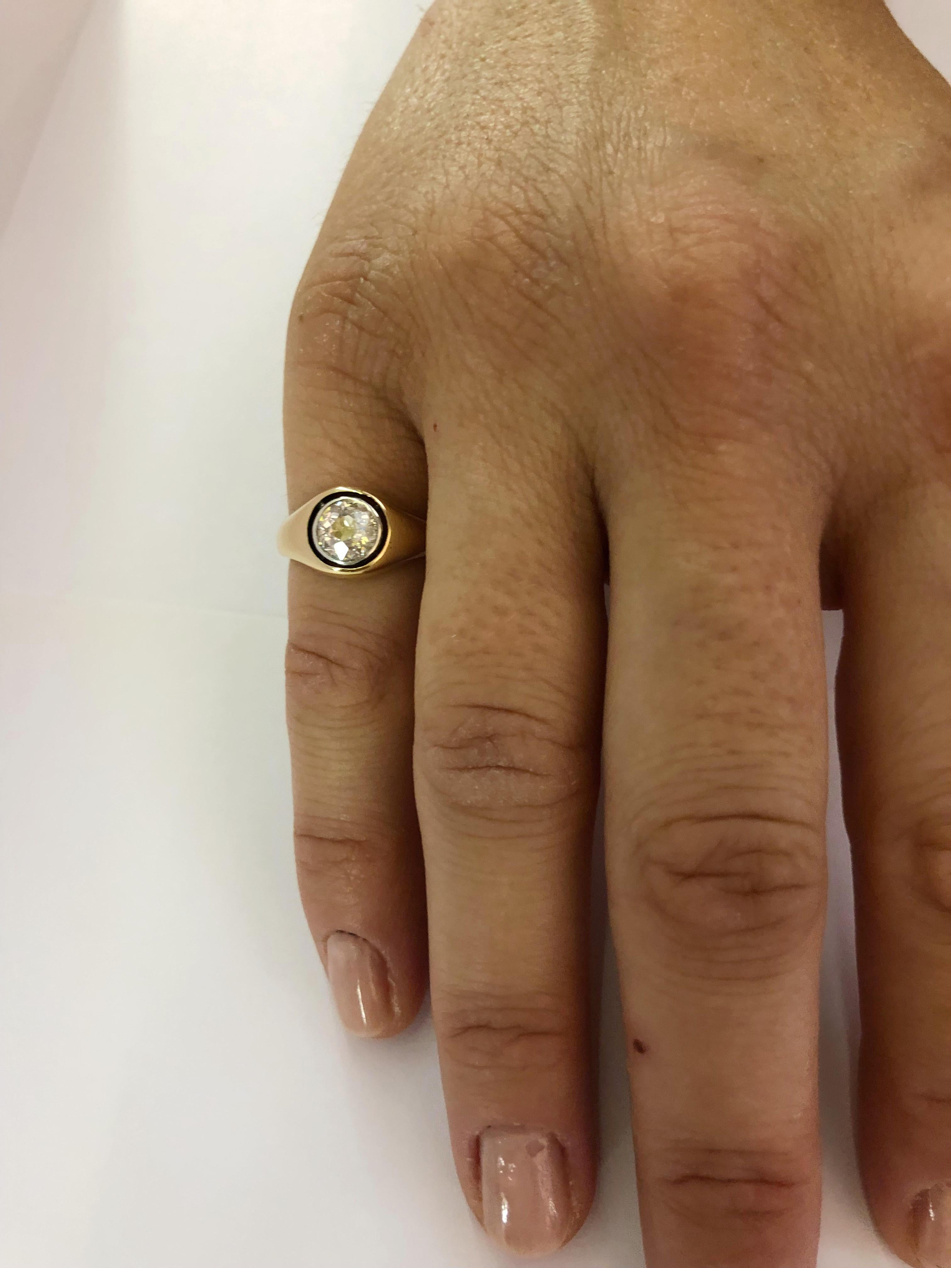 18 Karat Yellow Gold and Diamond Solitaire Ring In Good Condition In Palm Springs, CA