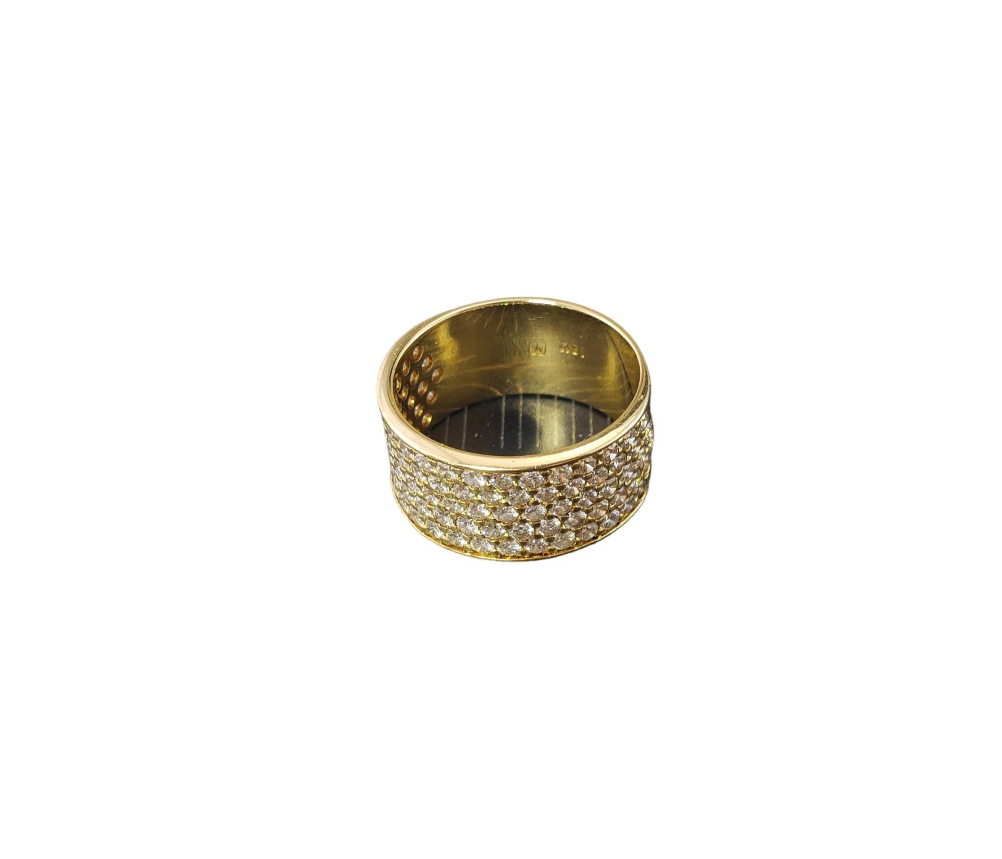 18 Karat Yellow Gold and Diamond Wide Band Ring Size 8

This sparkling band features 89 round brilliant cut diamonds set in classic 18K yellow gold.  

Width: 10 mm.

Approximate total diamond weight: 1.75 ct.

Diamond color: G

Diamond clarity: