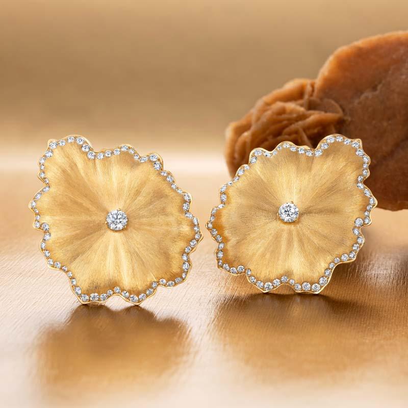 Round Cut 18 Karat Yellow Gold and Diamonds Earrings