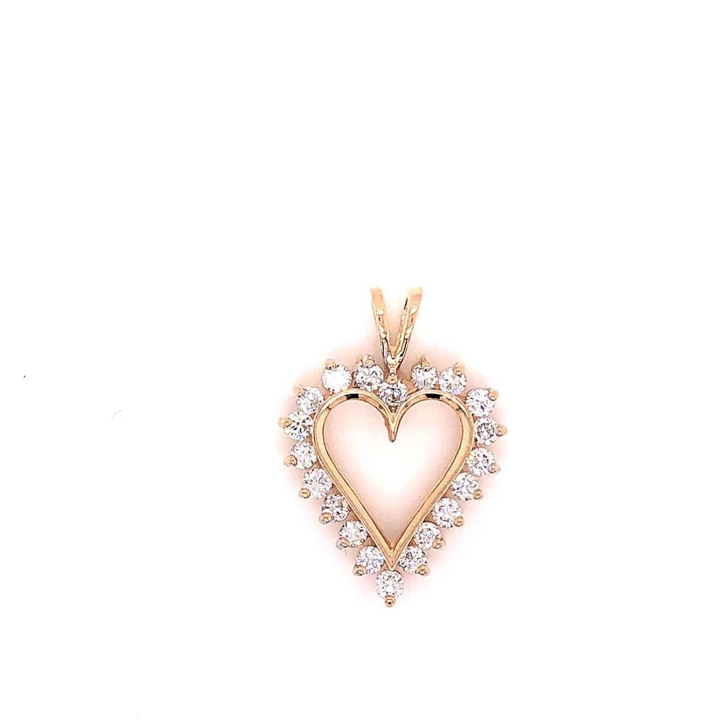 1.05ct Heart Diamond Necklace Crafted in 18 Karat Yellow Gold  Pendant  In Excellent Condition For Sale In Aventura, FL