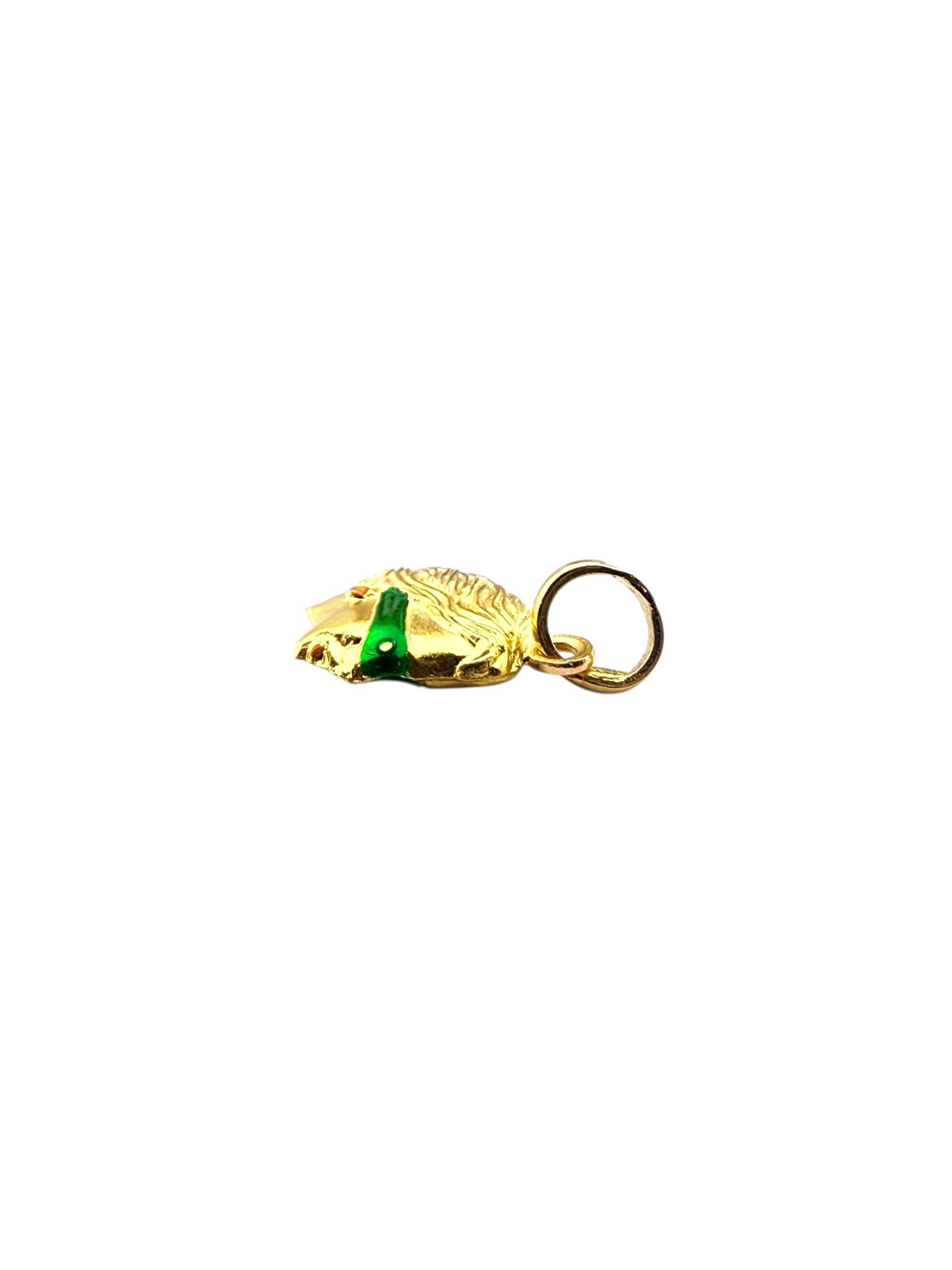Pendentif Justice aveugle en or jaune 18k -

Ce pendentif Blind Justice en or jaune 18 carats se distingue par des détails émaillés audacieux, un symbole frappant d'équité et de vérité qui ajoute du sens et du style à vos bijoux.

Poinçon : 750 207