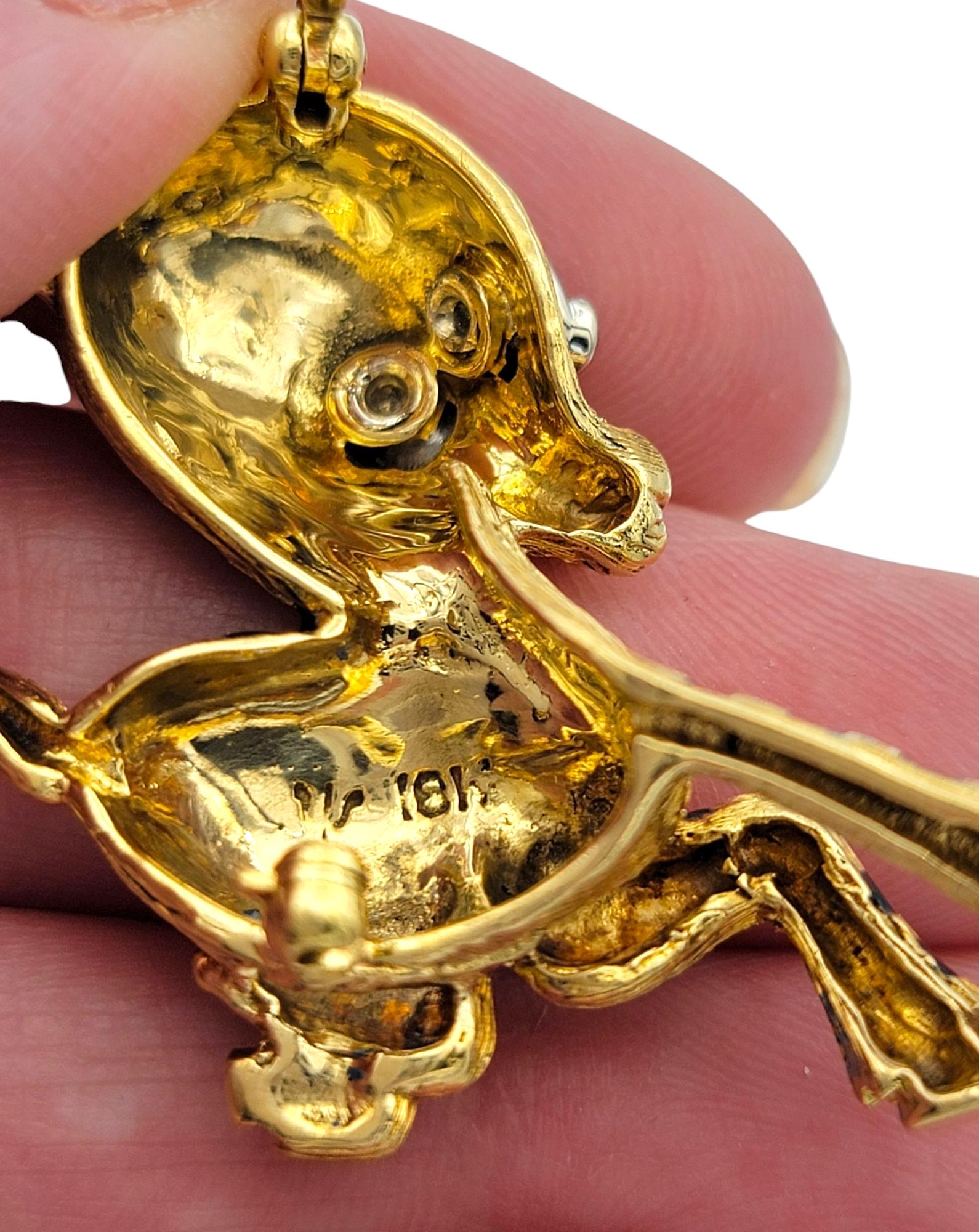 Broche zébrée en or jaune 18 carats et émail avec rubis et diamants en vente 4