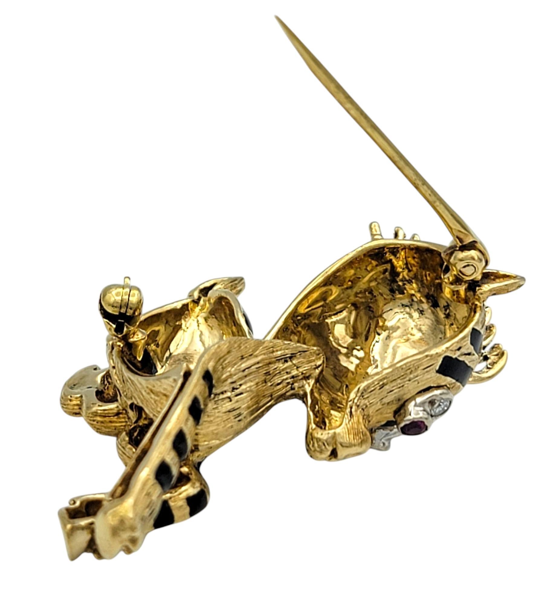Broche zébrée en or jaune 18 carats et émail avec rubis et diamants en vente 2
