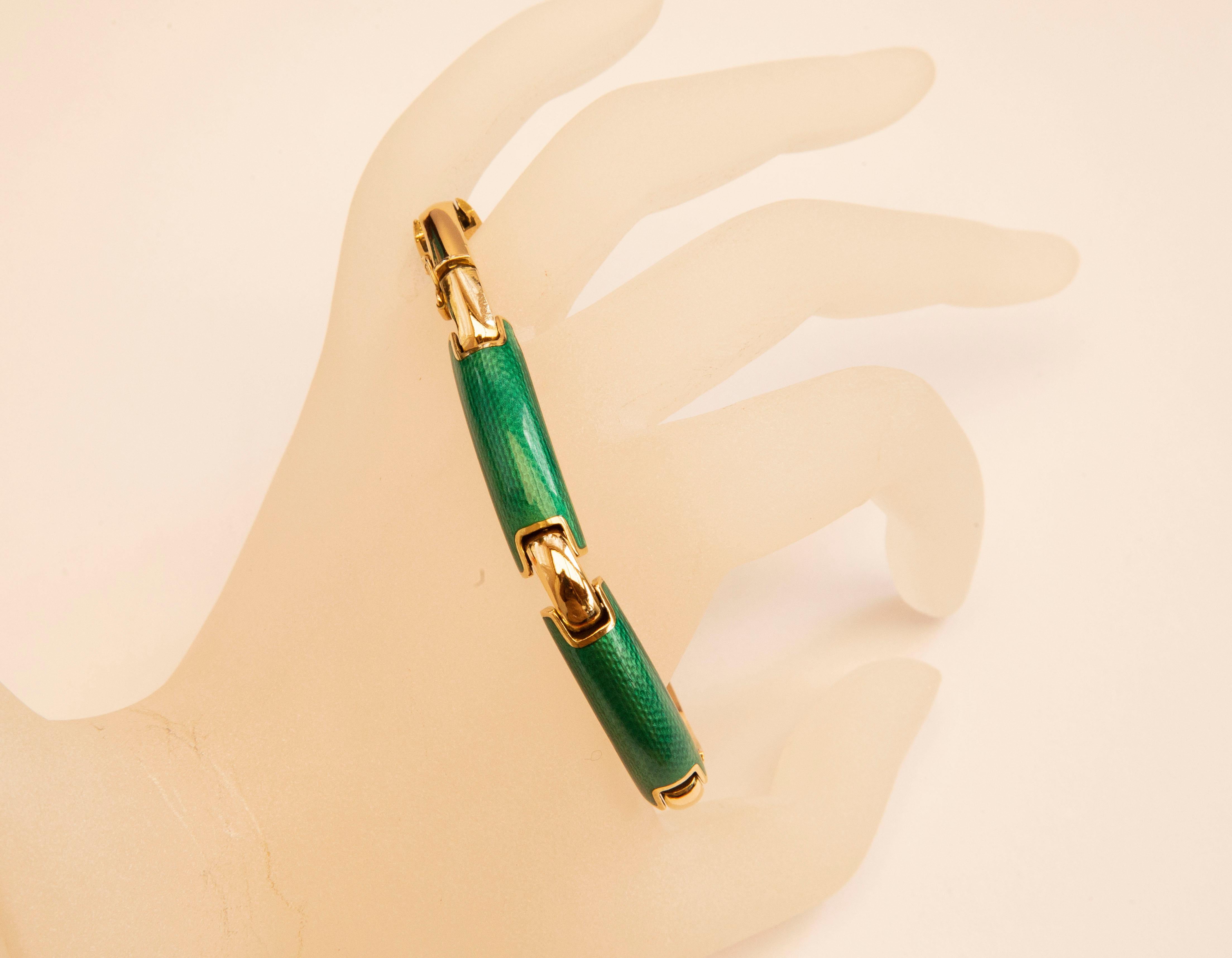 Bracelet à maillons en or jaune 18 carats et émail en vente 6
